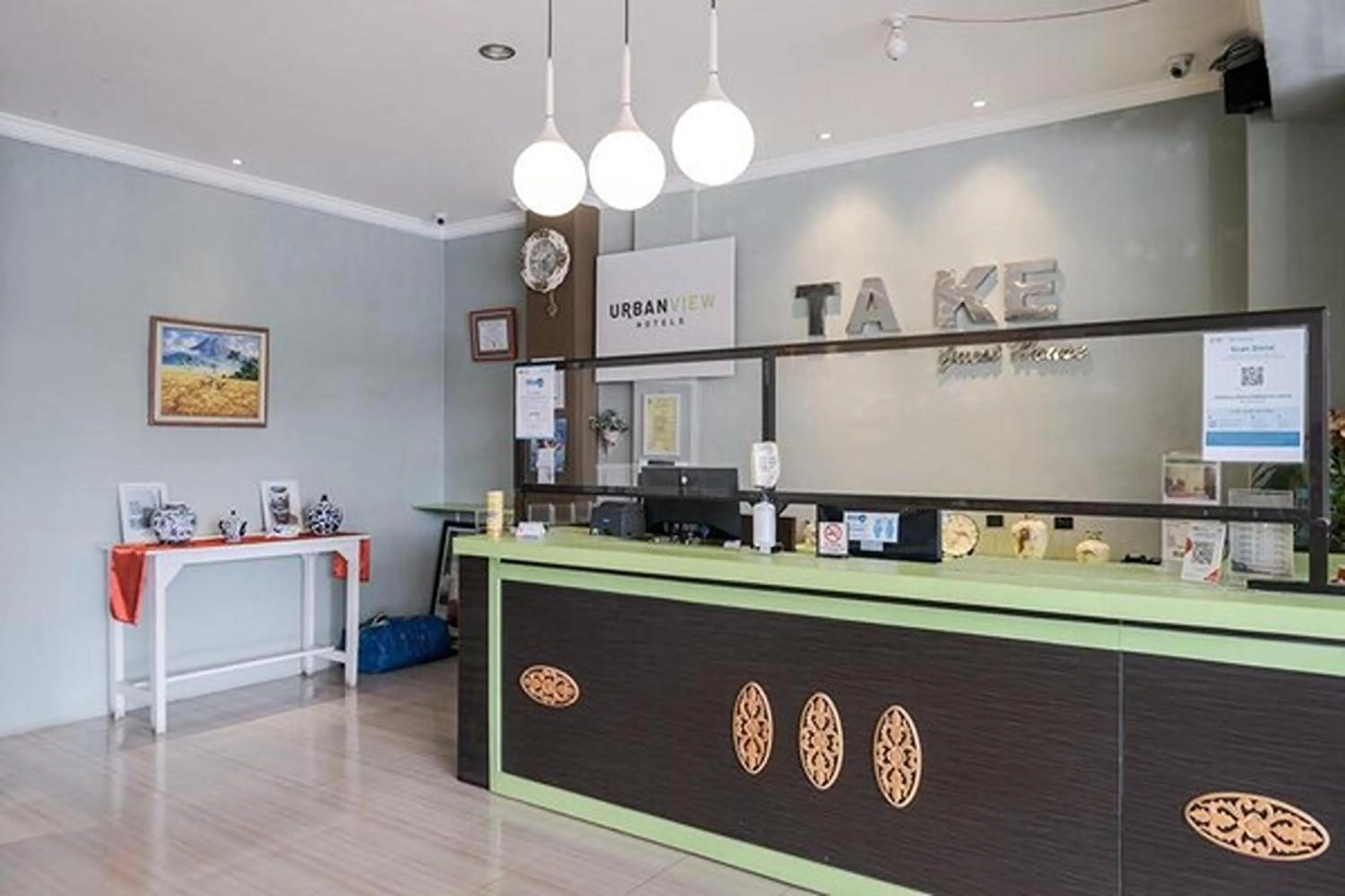 Restaurant/places to eat in Take Guesthouse 1