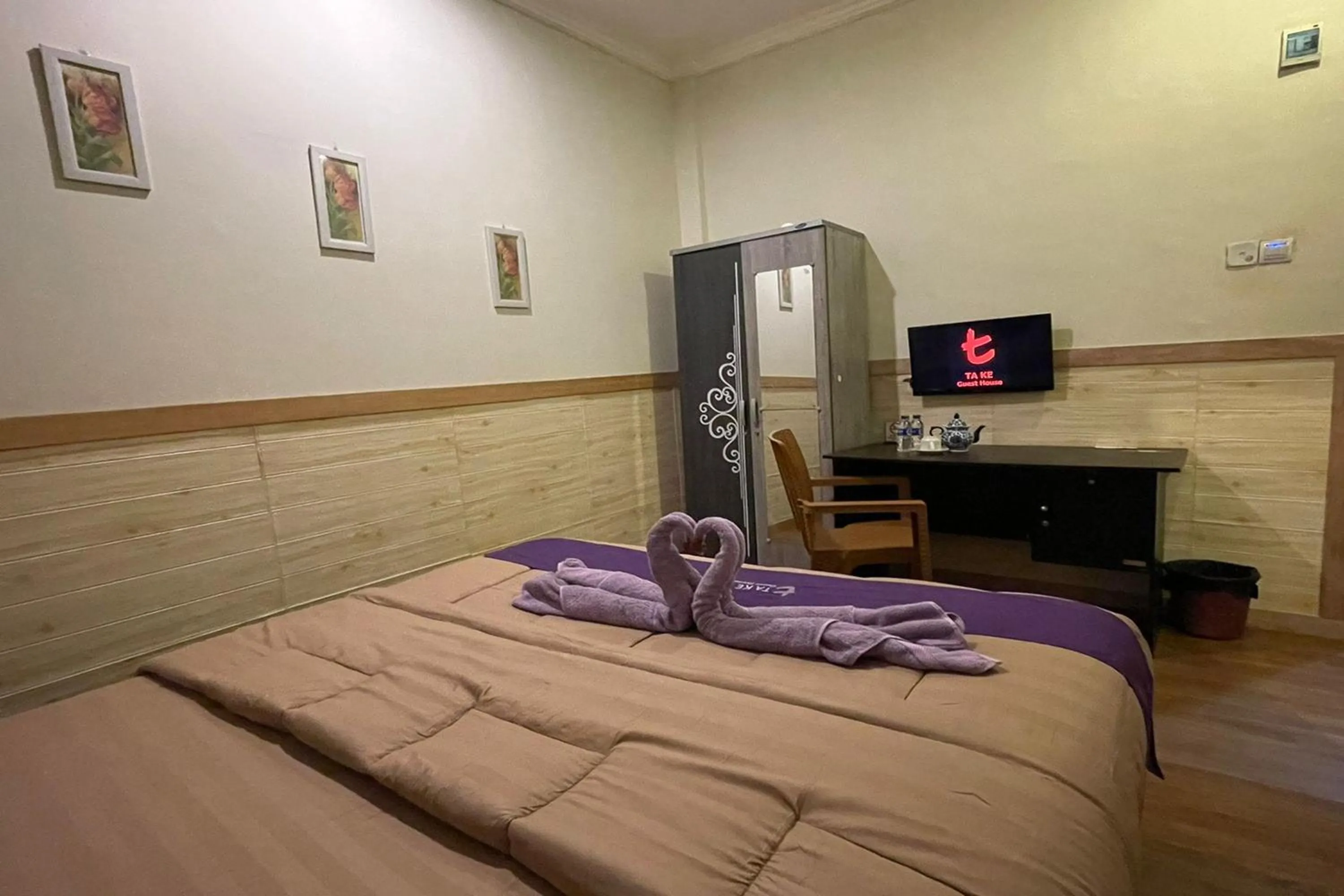 Bedroom, Bed in Take Guesthouse 1