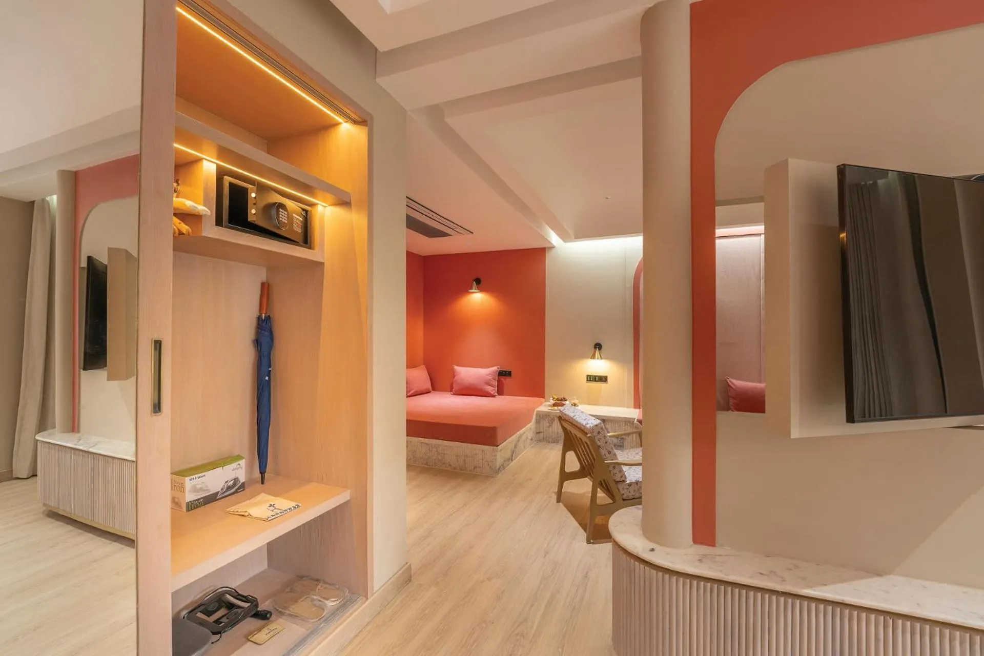 Communal lounge/ TV room, Bed in Kananwas Resort, Kumbhalgarh
