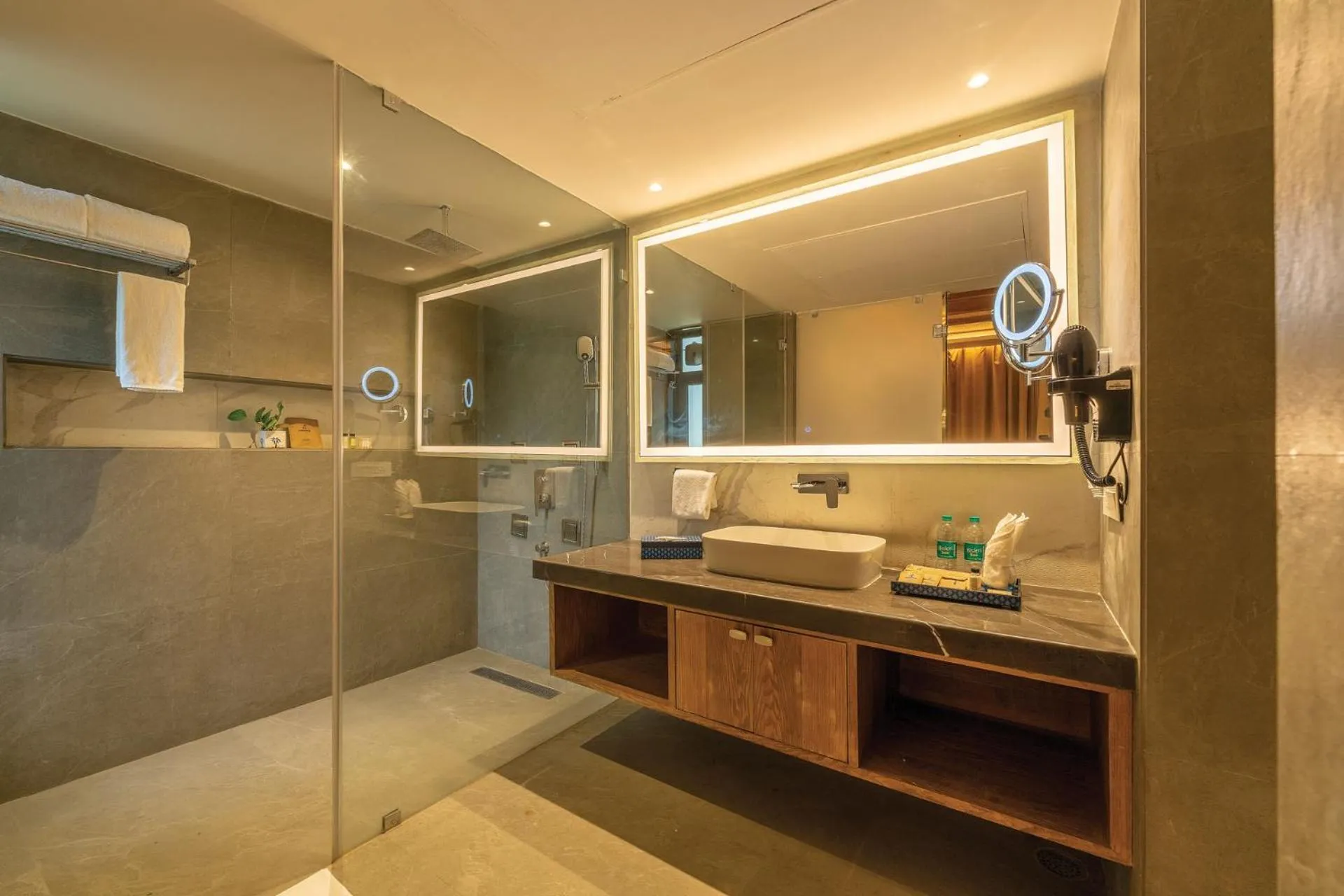 Shower in Kananwas Resort, Kumbhalgarh
