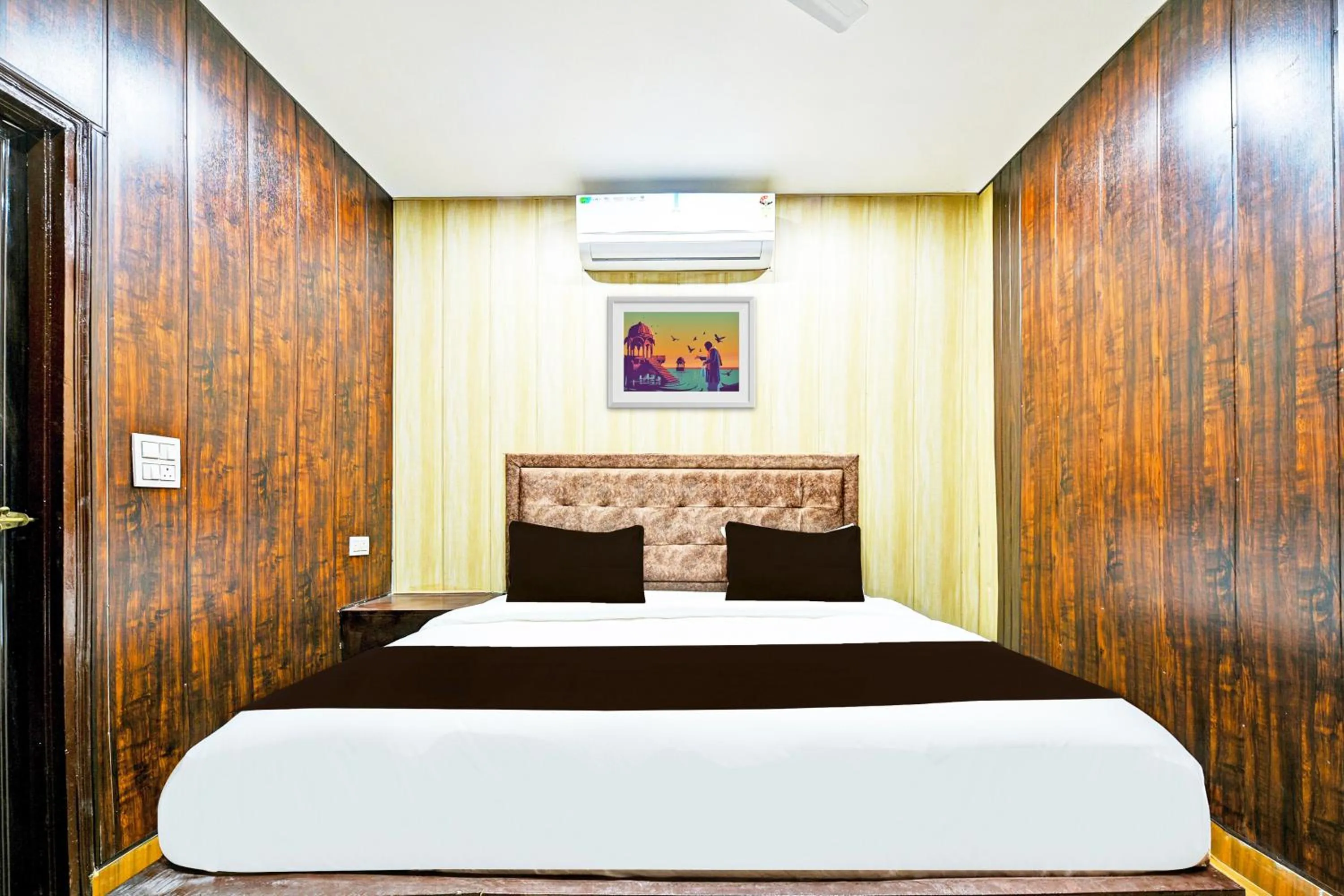 Bedroom in Hotel O by OYO Lavish