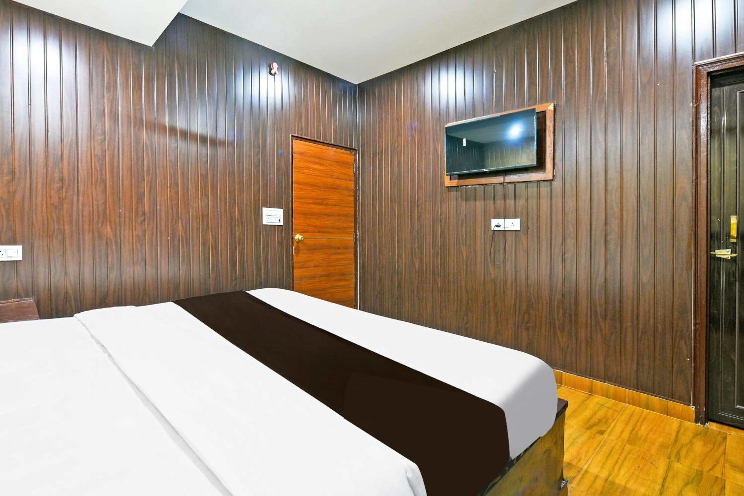 Bedroom in Hotel O by OYO Lavish