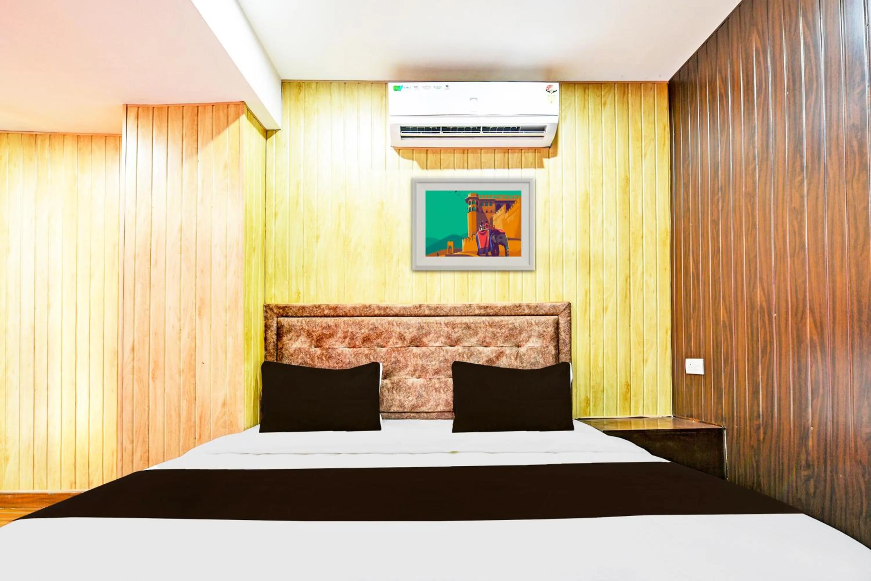 Bedroom in Hotel O by OYO Lavish
