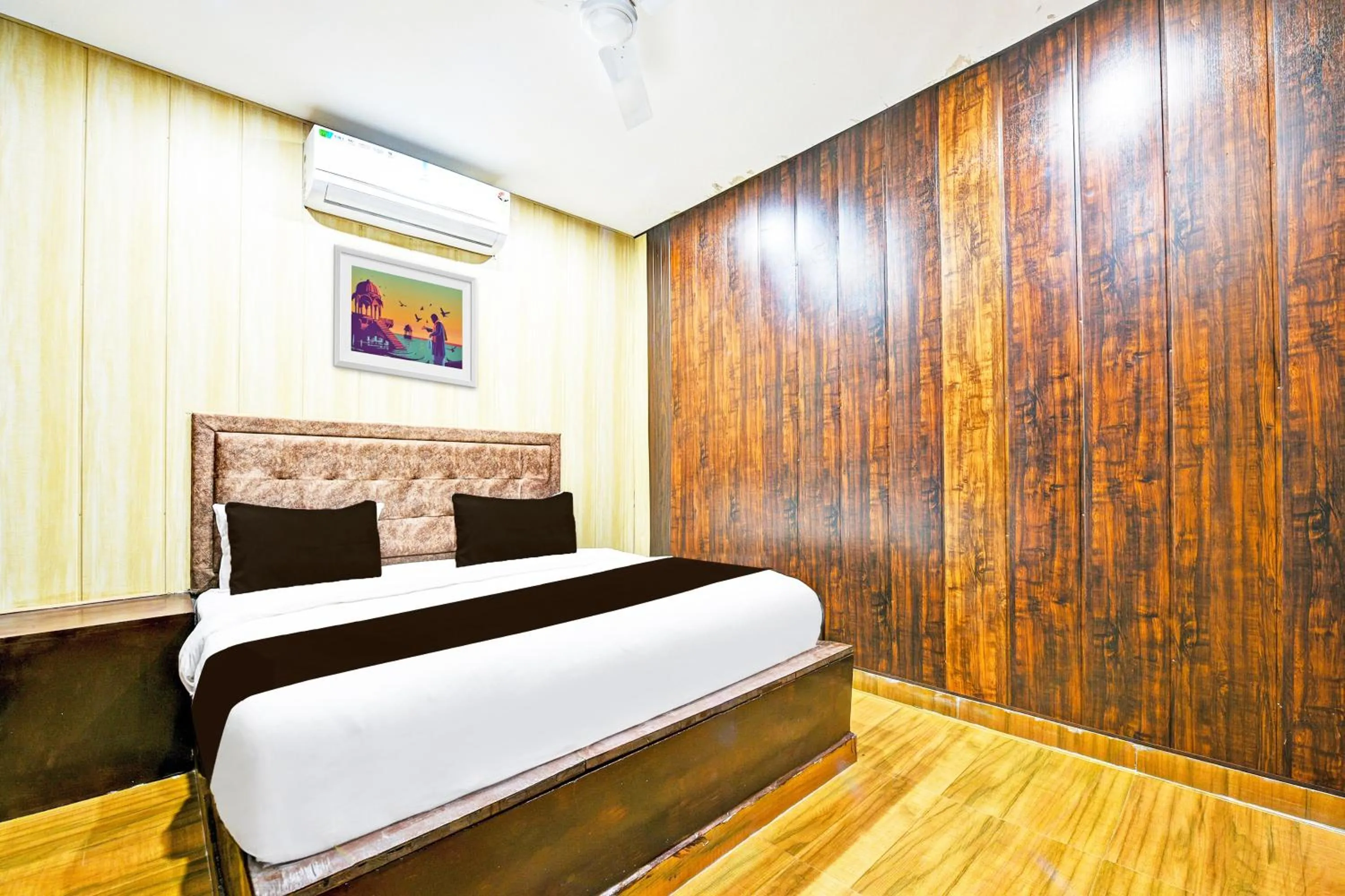 Bedroom in Hotel O by OYO Lavish