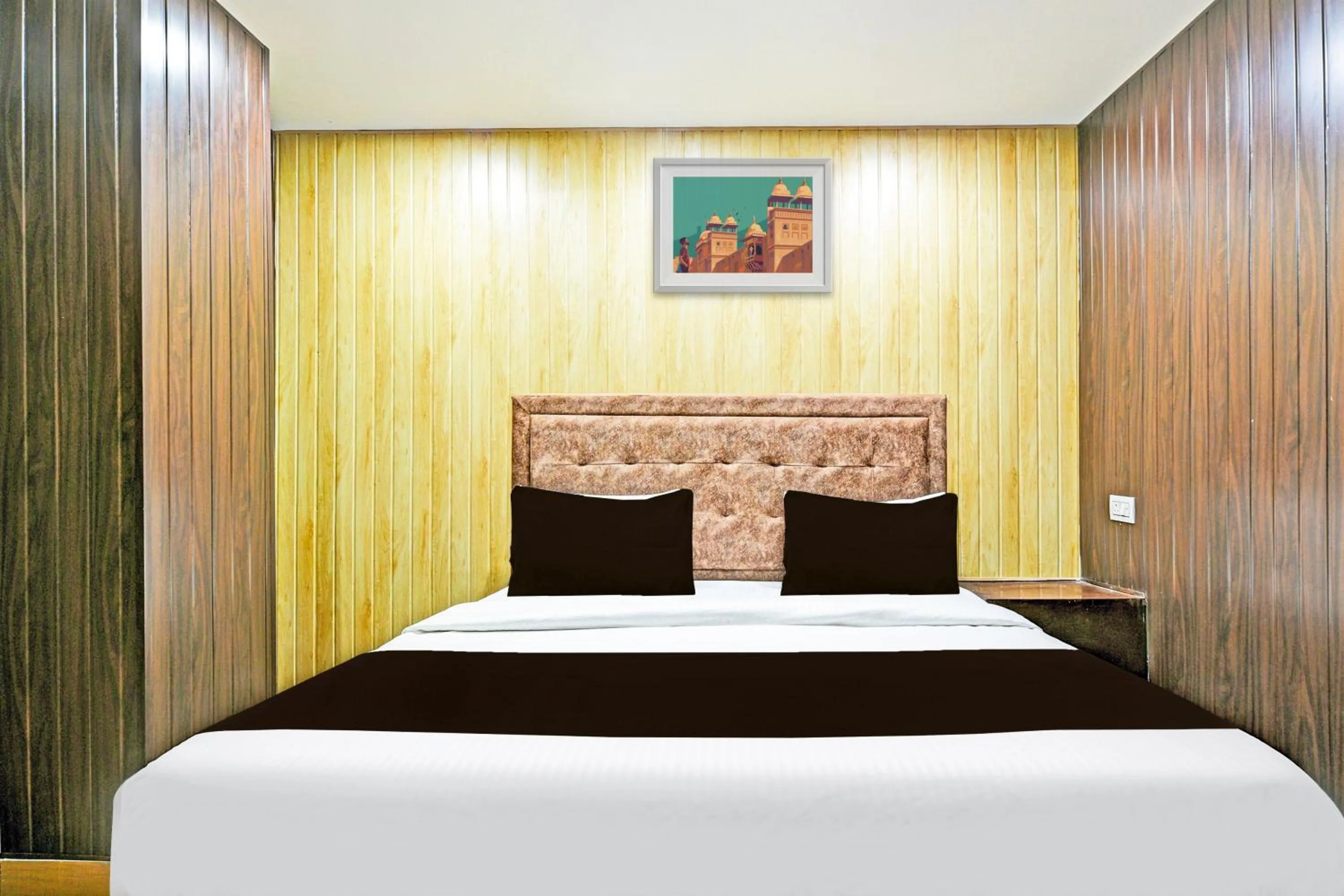 Bedroom in Hotel O by OYO Lavish