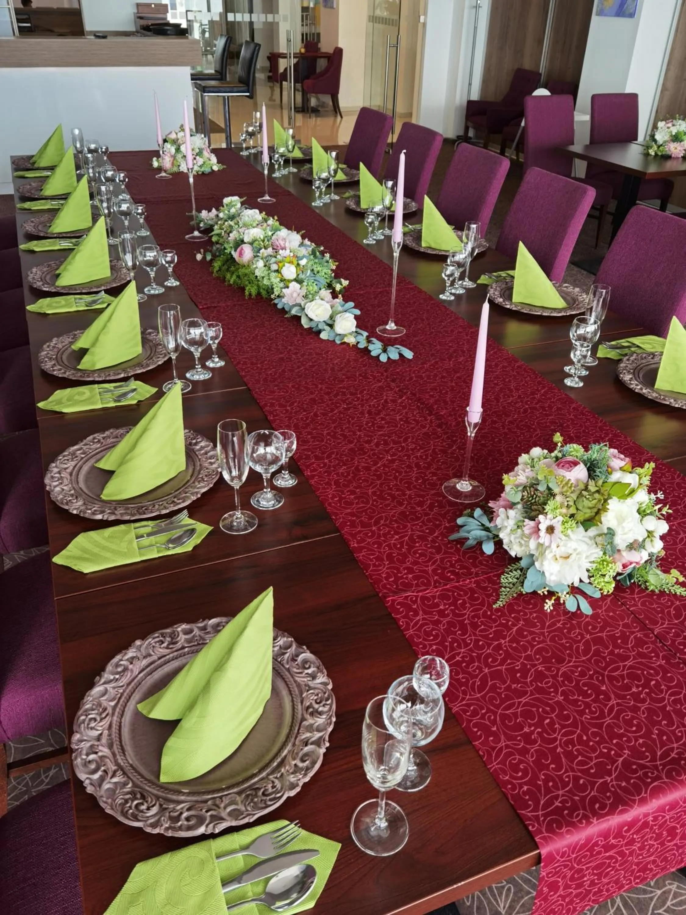 Restaurant/places to eat in Hotel Eurobus