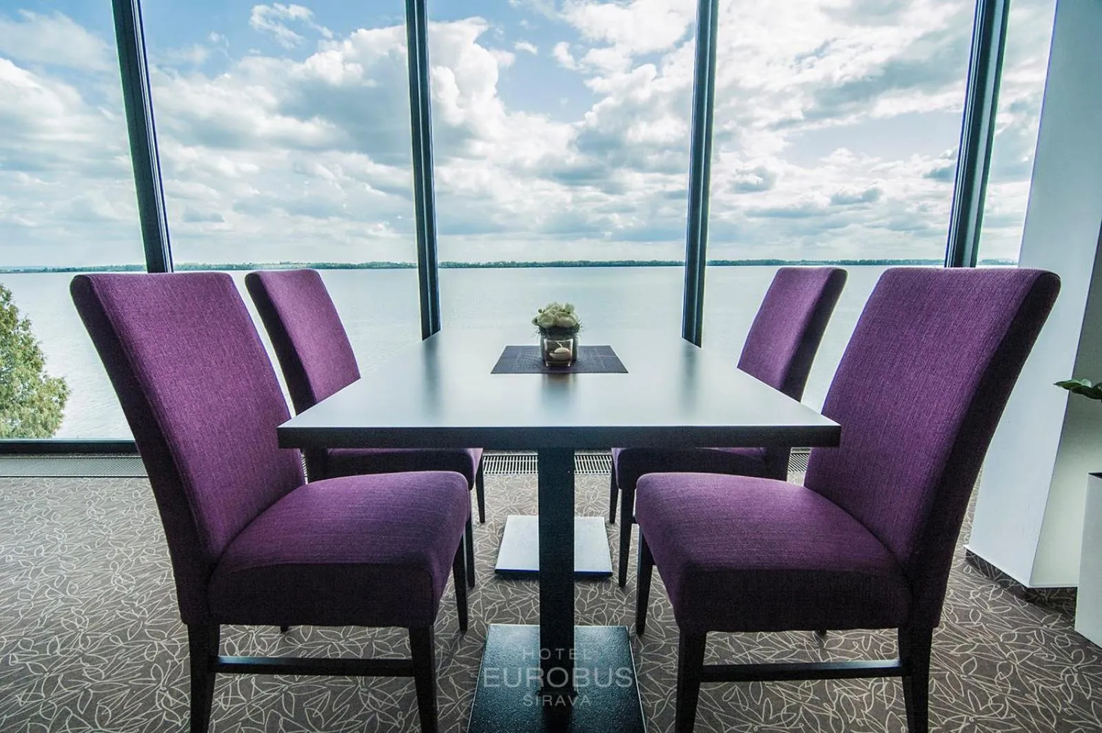 Restaurant/places to eat in Hotel Eurobus