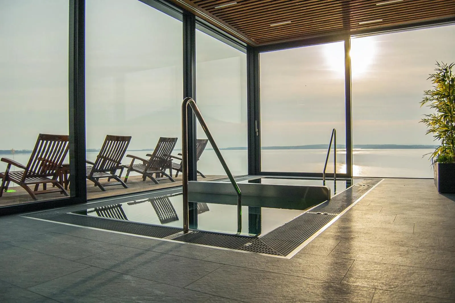 Swimming pool in Hotel Eurobus