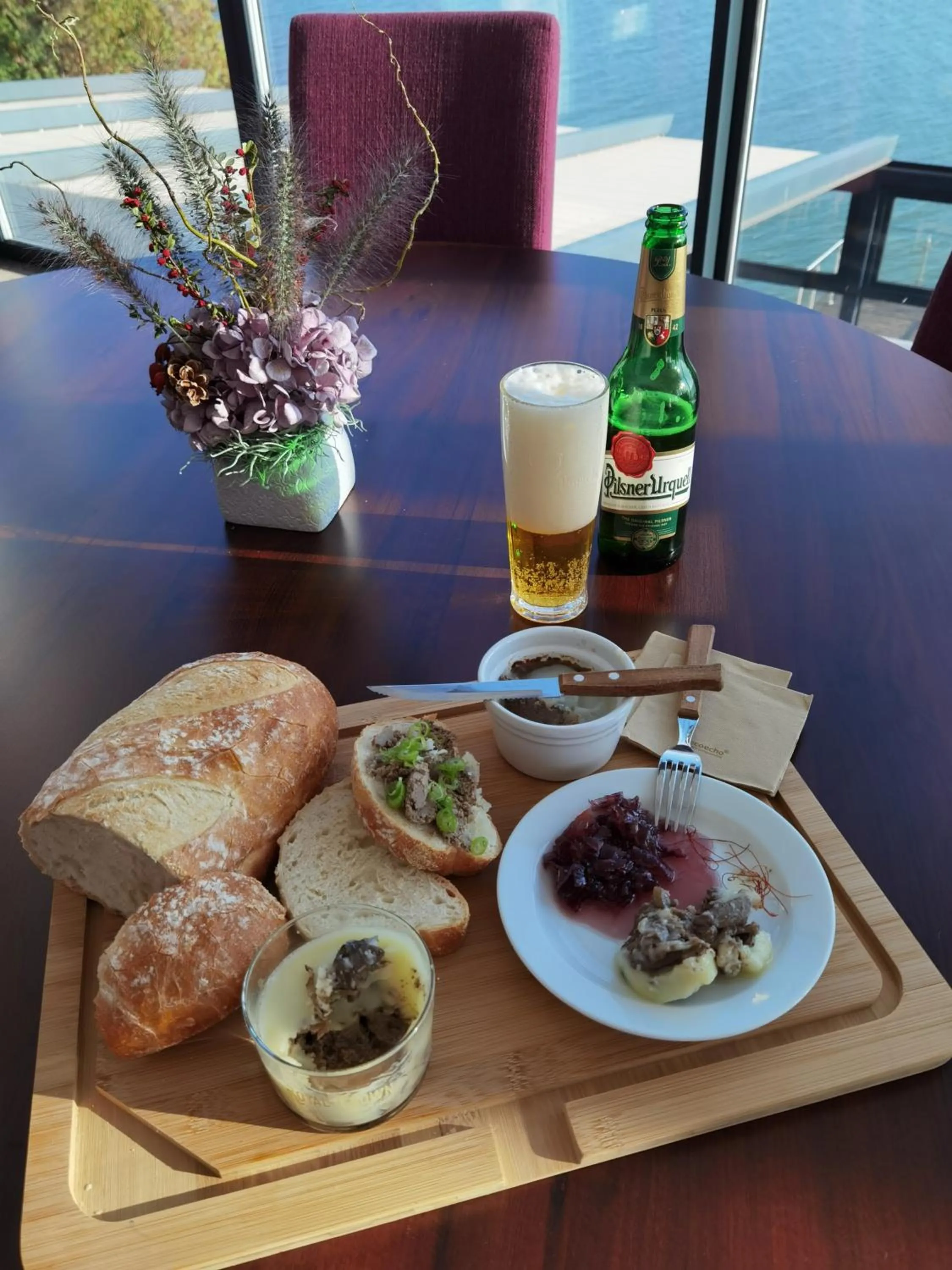 Restaurant/places to eat in Hotel Eurobus