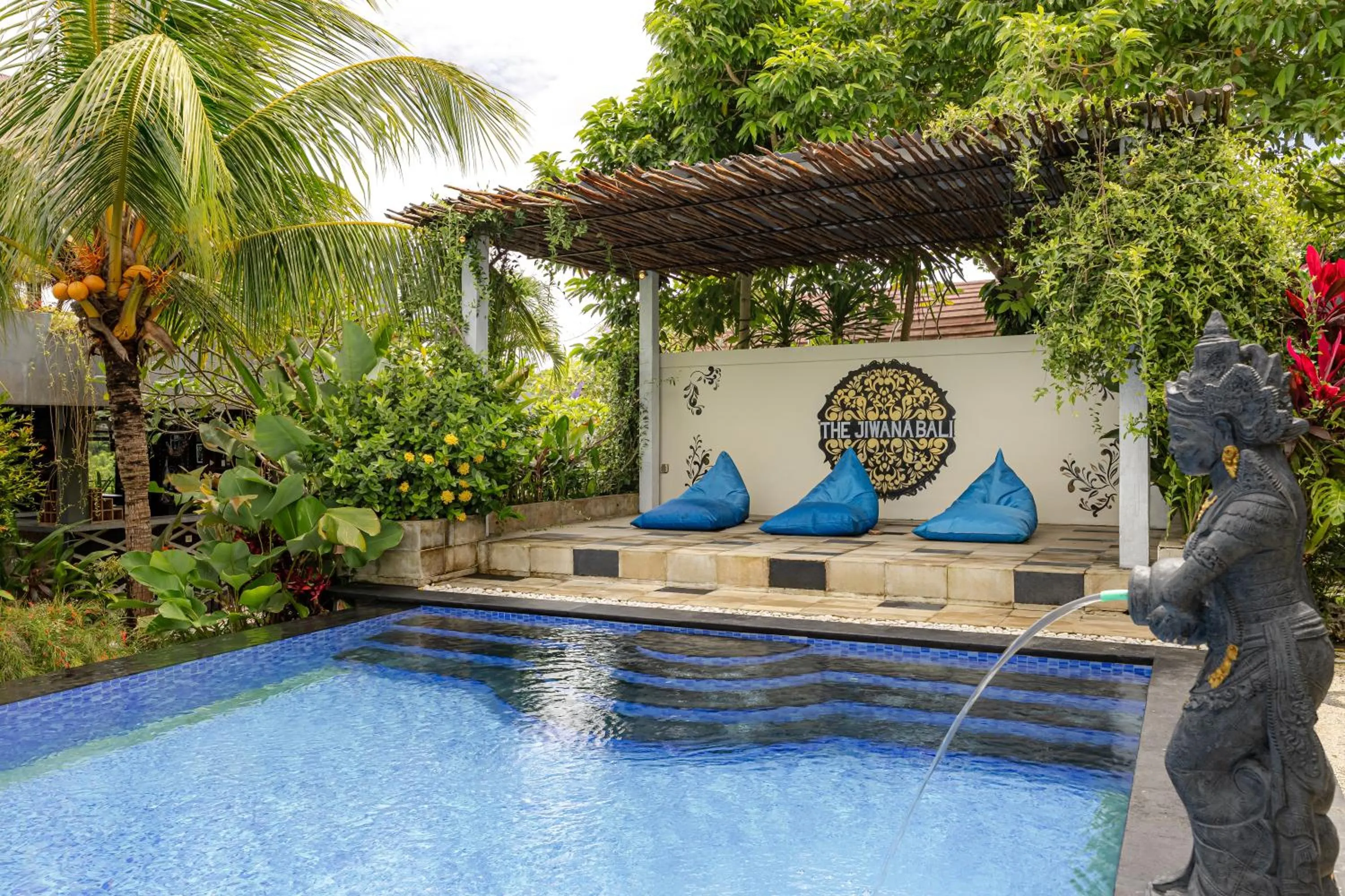 Swimming pool in Cove Jiwana Villa