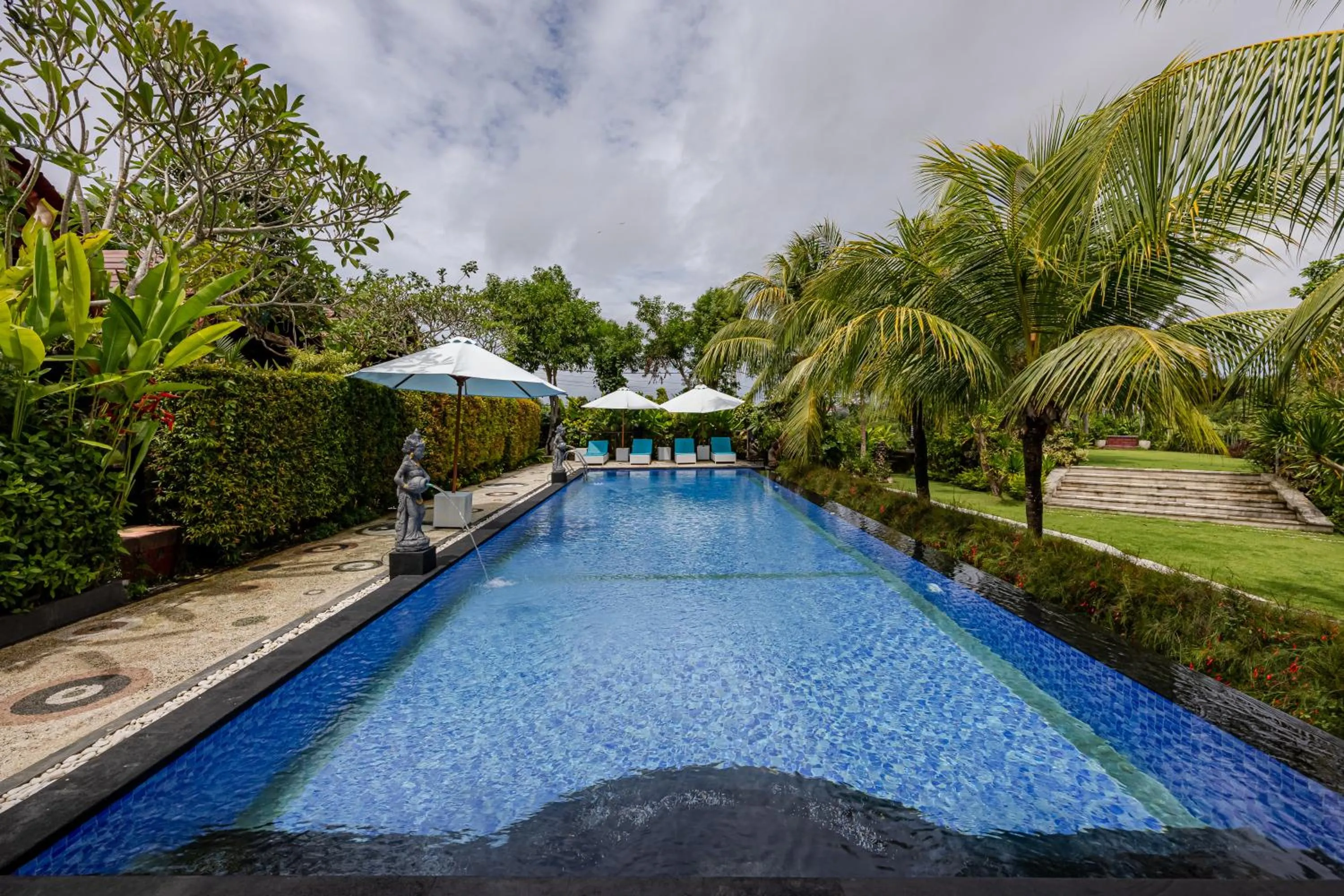 Swimming pool in Cove Jiwana Villa