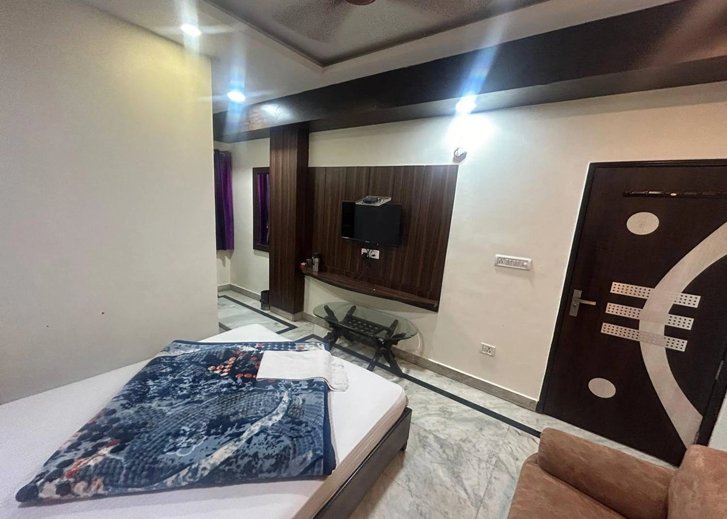 Bedroom, Bed in Hotel Mourya Deluxe