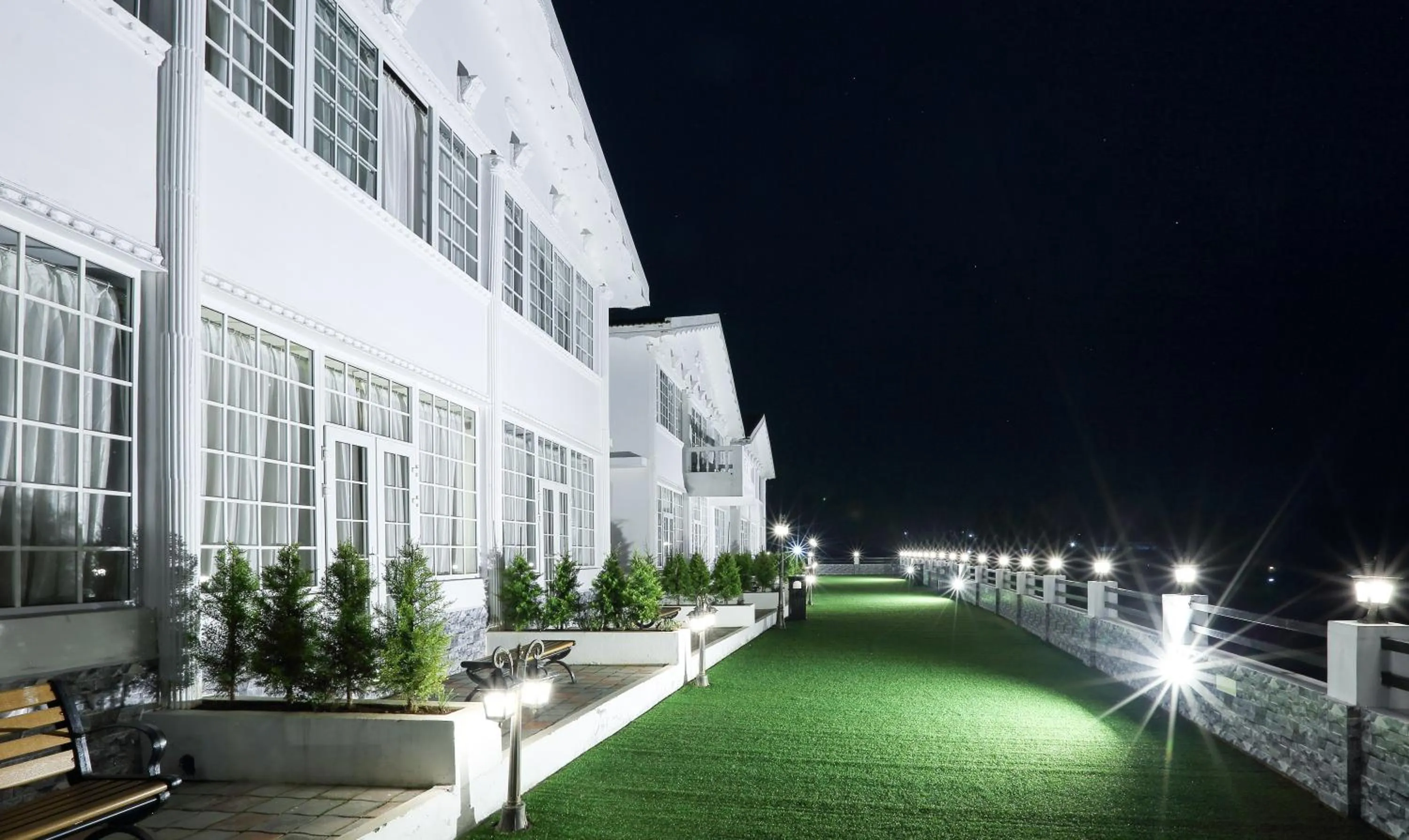 Property building in Treebo Skydale Inn & Suites With Mountain View