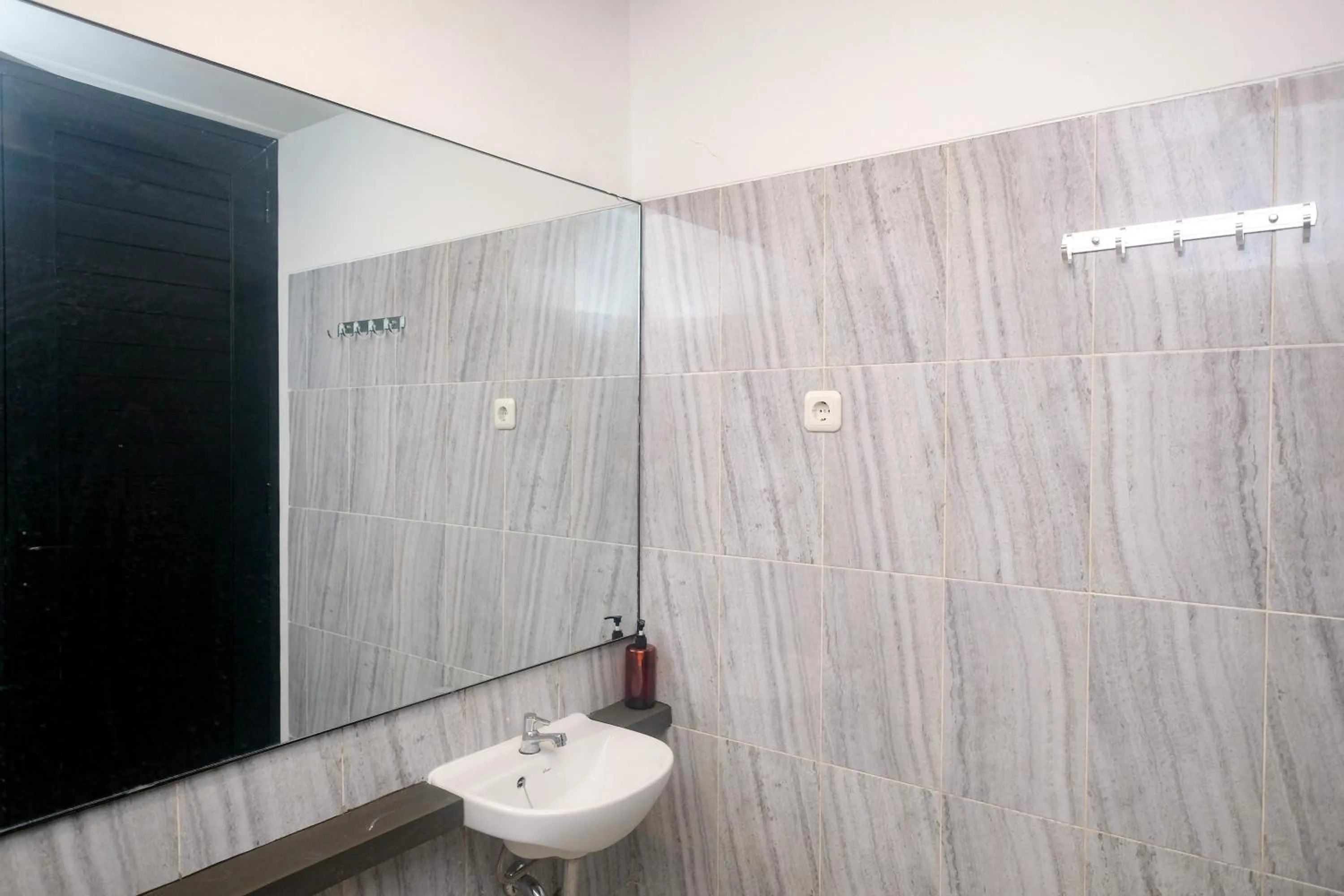 Bathroom in Urbanview Hotel JJ Bukitsari Semarang