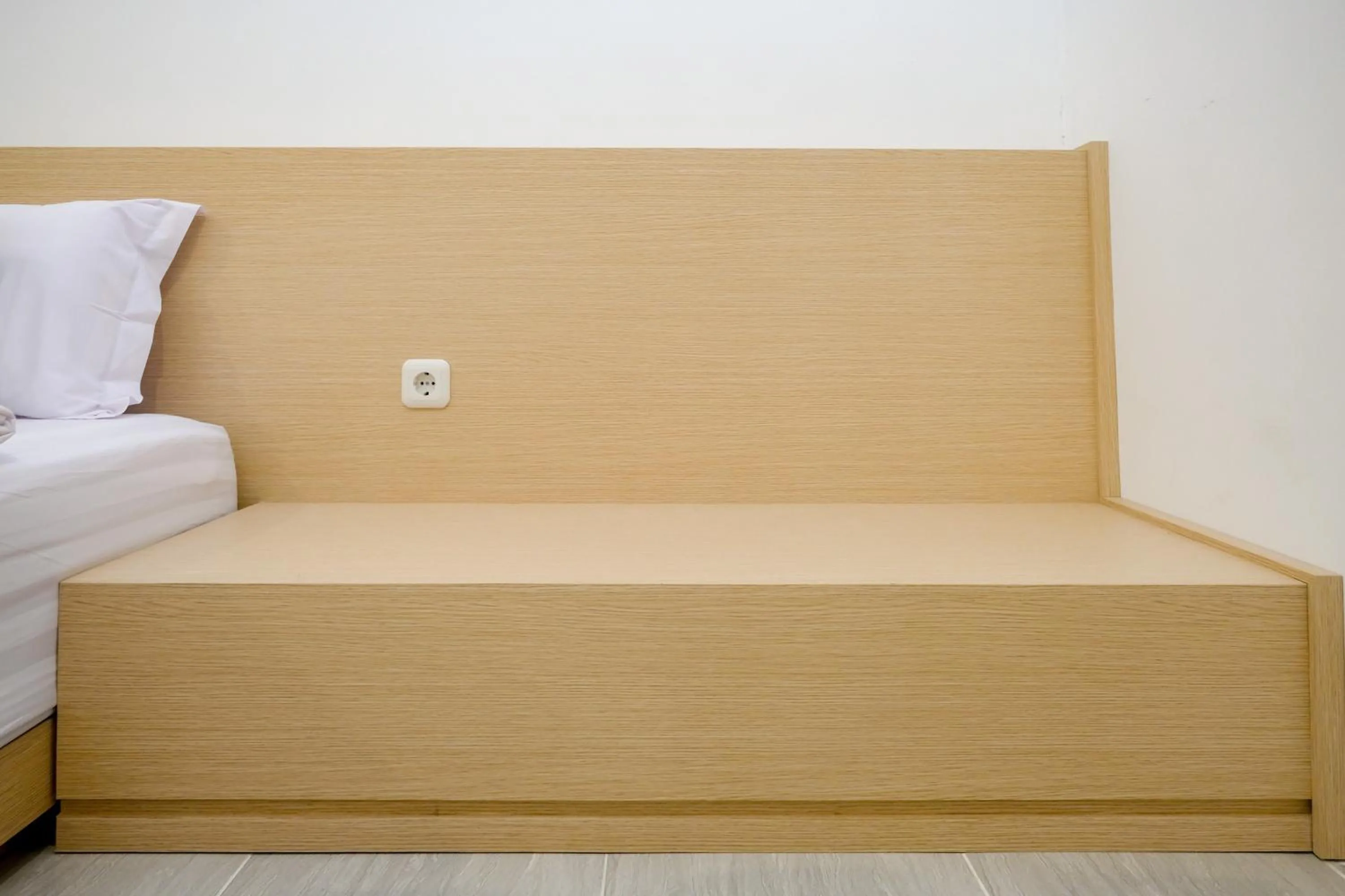 Bedroom, Bed in Urbanview Hotel JJ Bukitsari Semarang