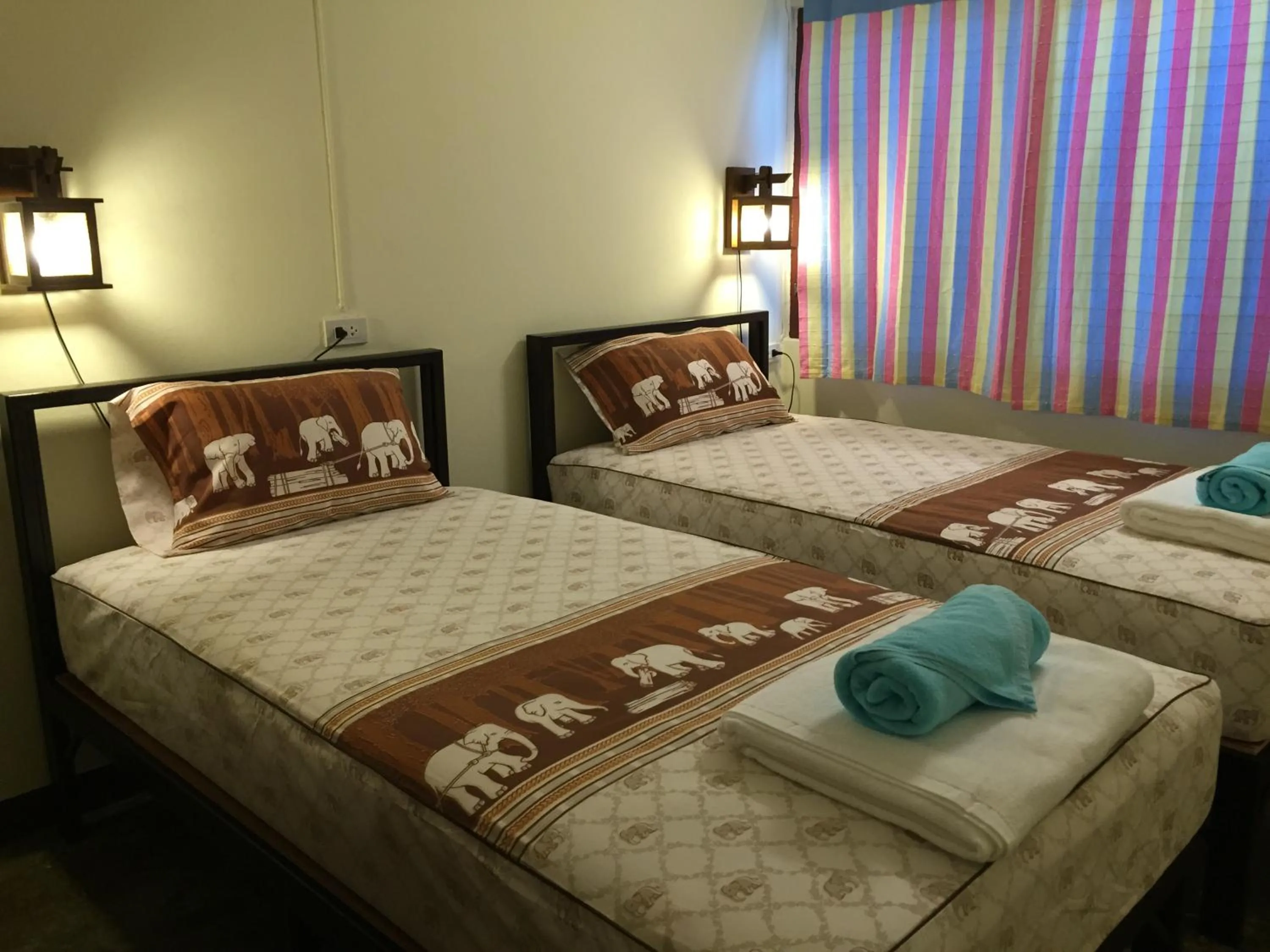 Double or Twin Room with Bathroom in Siriwan Guesthouse