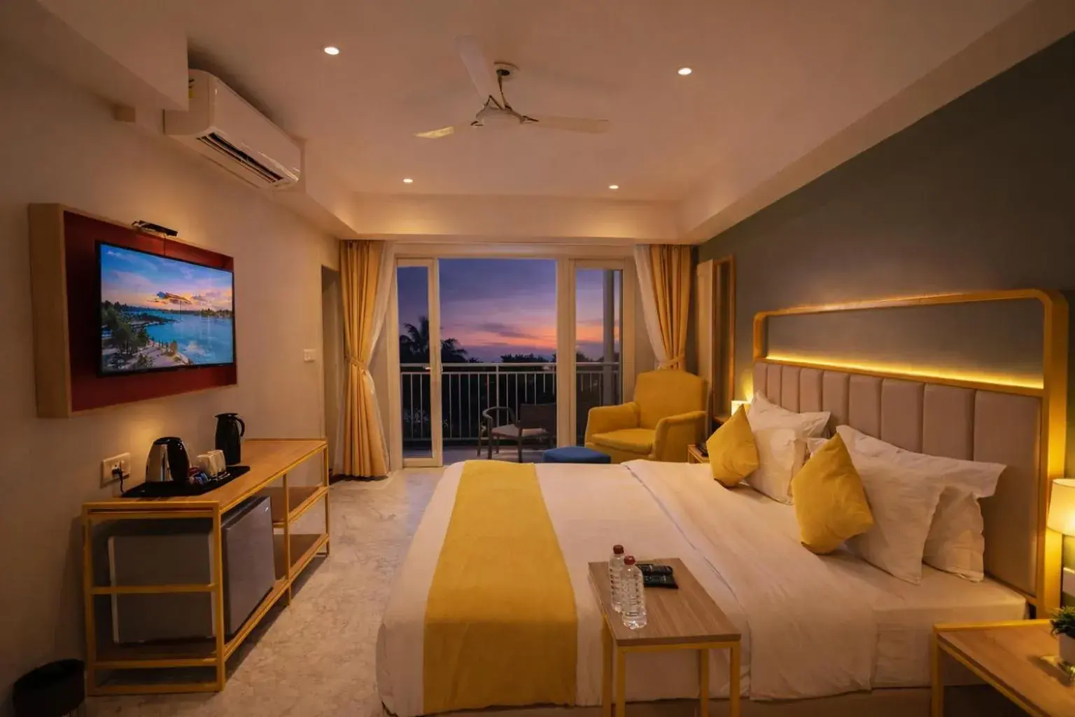 Superior King Room in Phoenix Unmatched Comfort - Hotel Near Fateh Sagar Lake Udaipur Superior King Room in Phoenix Unmatched Comfort - Hotel Near Fateh Sagar Lake Udaipur
