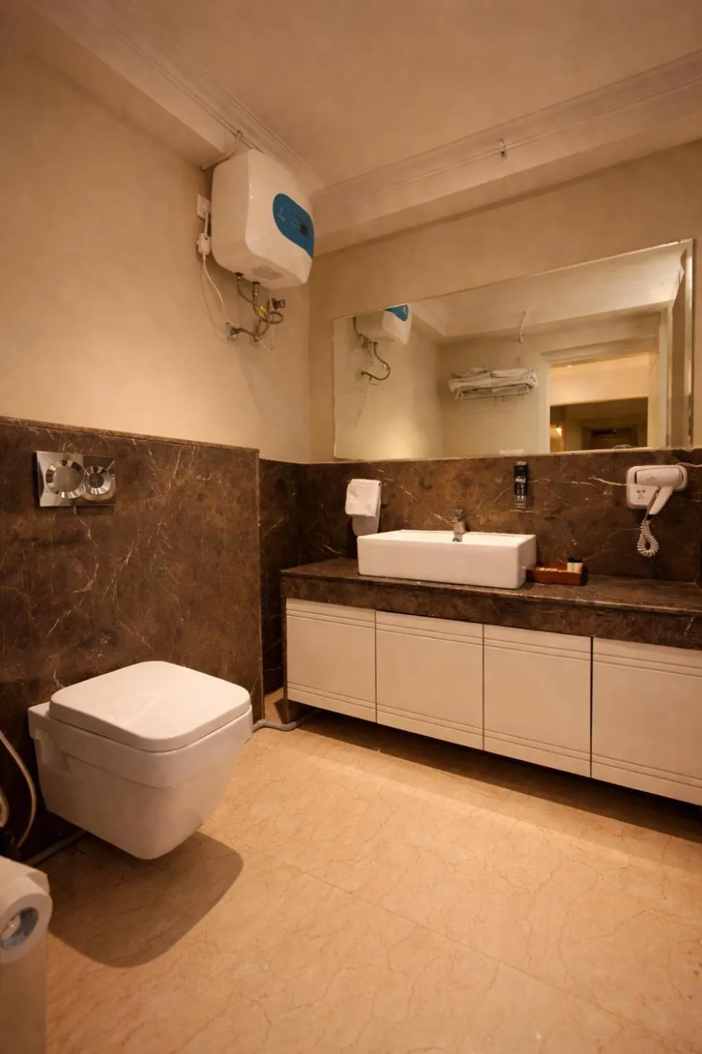 Phoenix Unmatched Comfort - Hotel Near Fateh Sagar Lake Udaipur