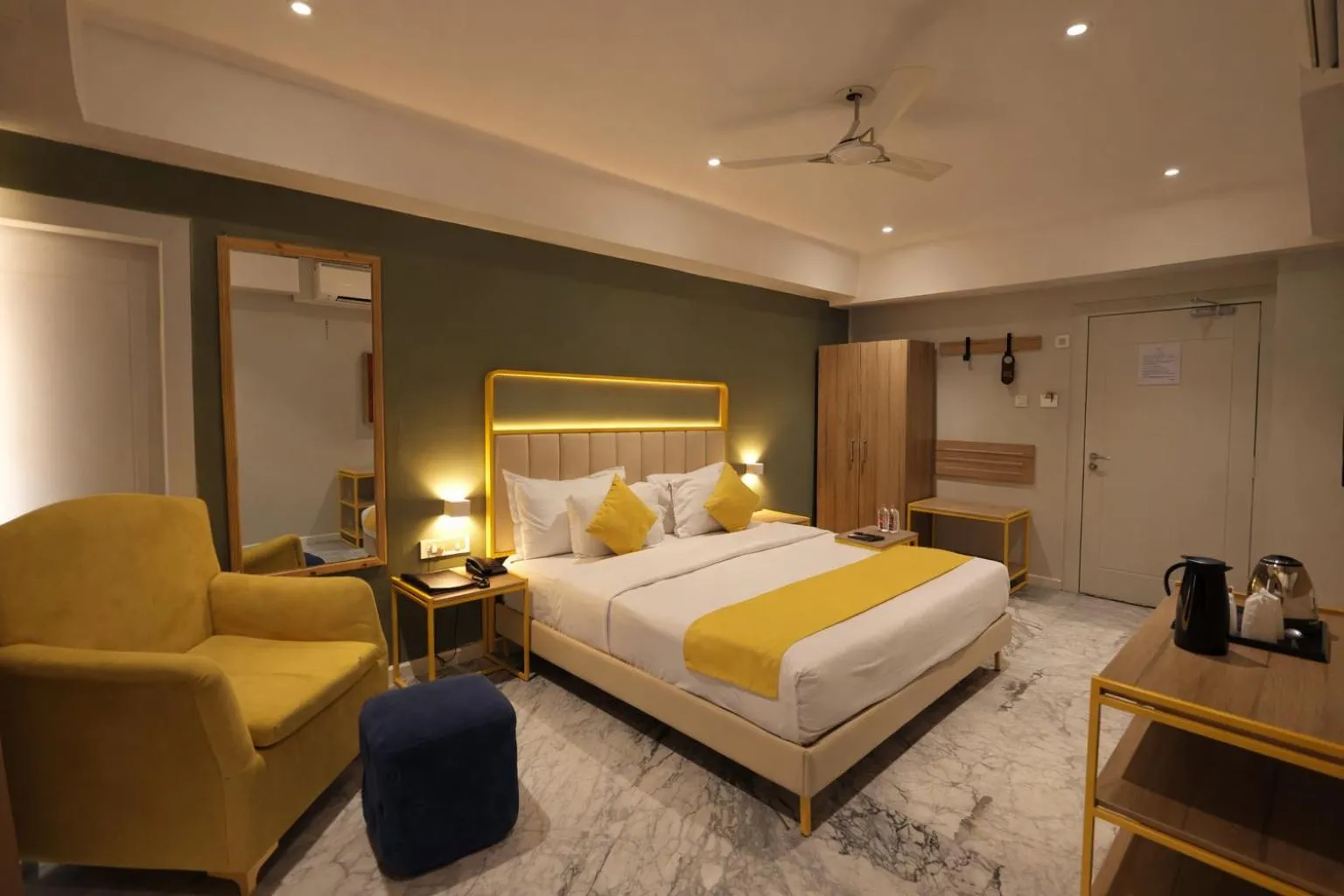 Bed in Phoenix Unmatched Comfort - Hotel Near Fateh Sagar Lake Udaipur