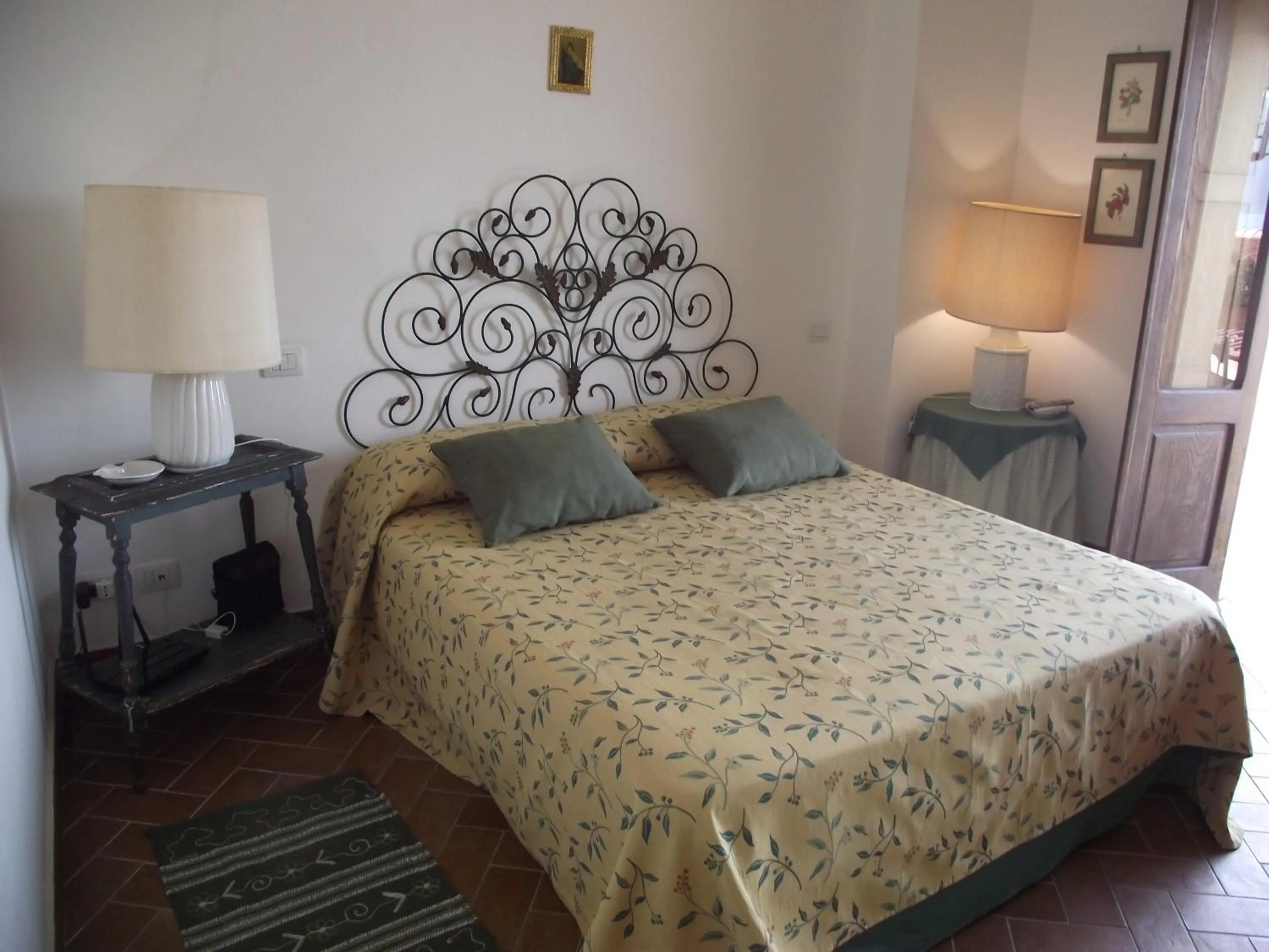 Photo of the whole room in B&B Chianalea 54