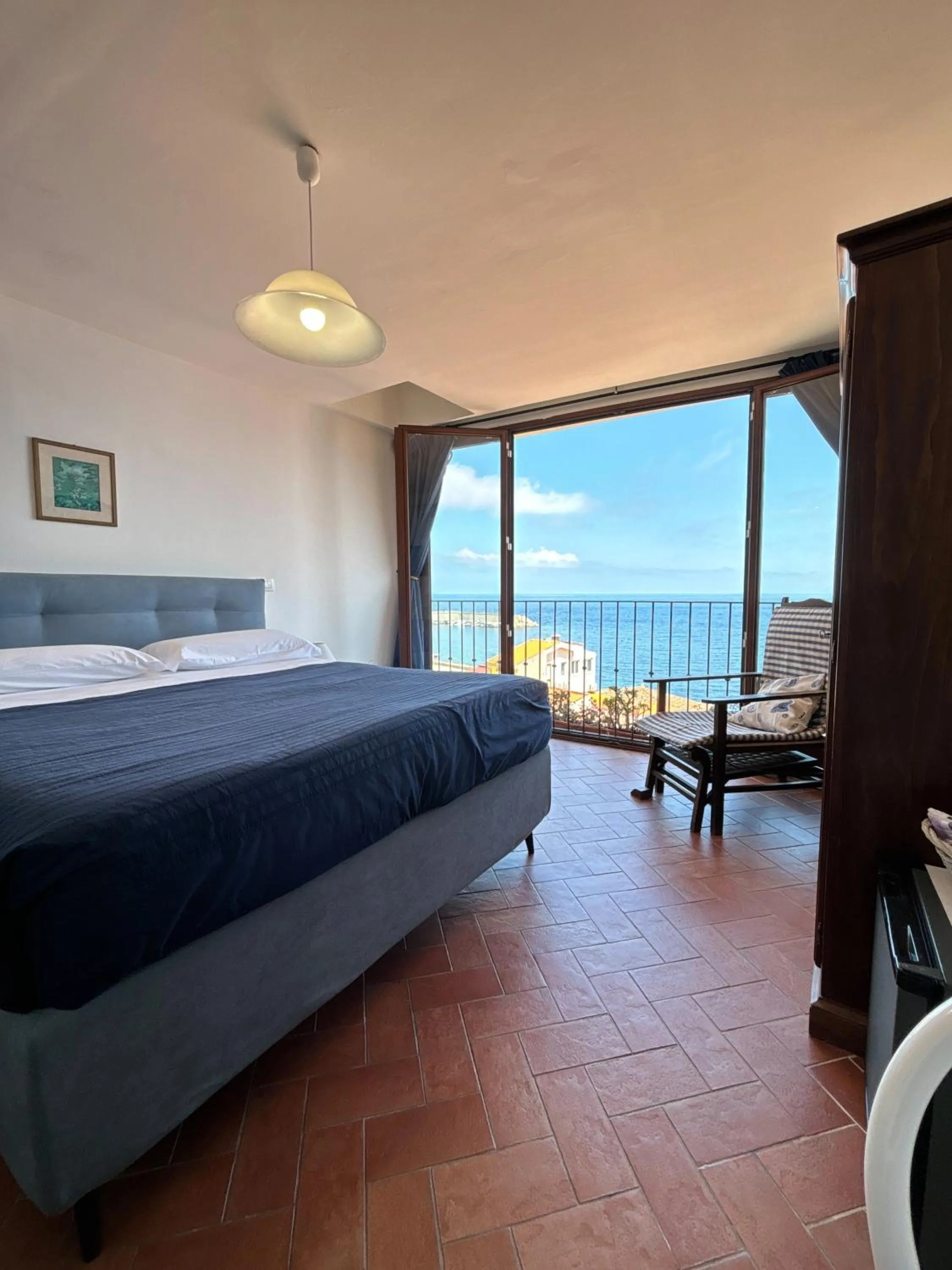 Photo of the whole room in B&B Chianalea 54