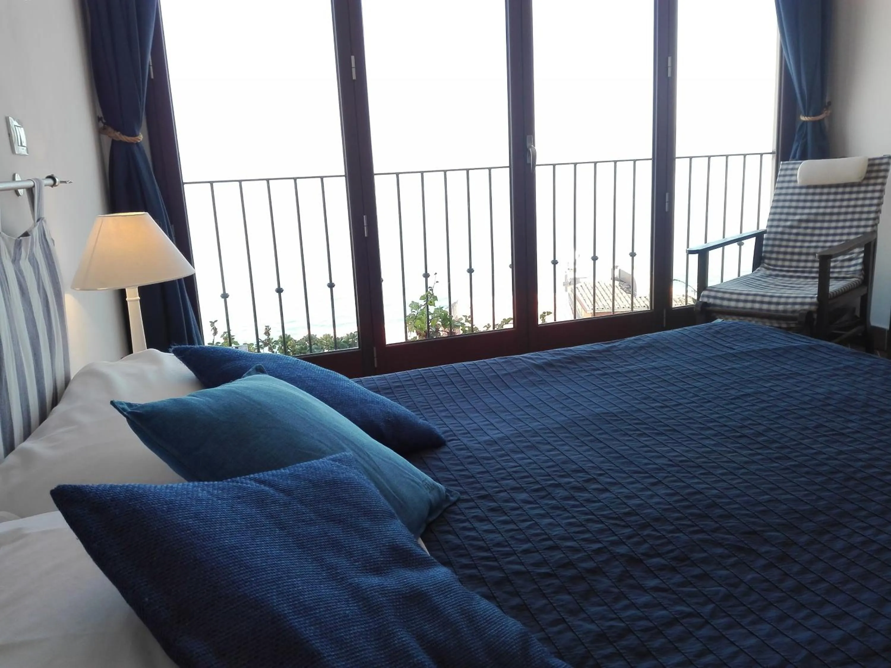 Photo of the whole room in B&B Chianalea 54