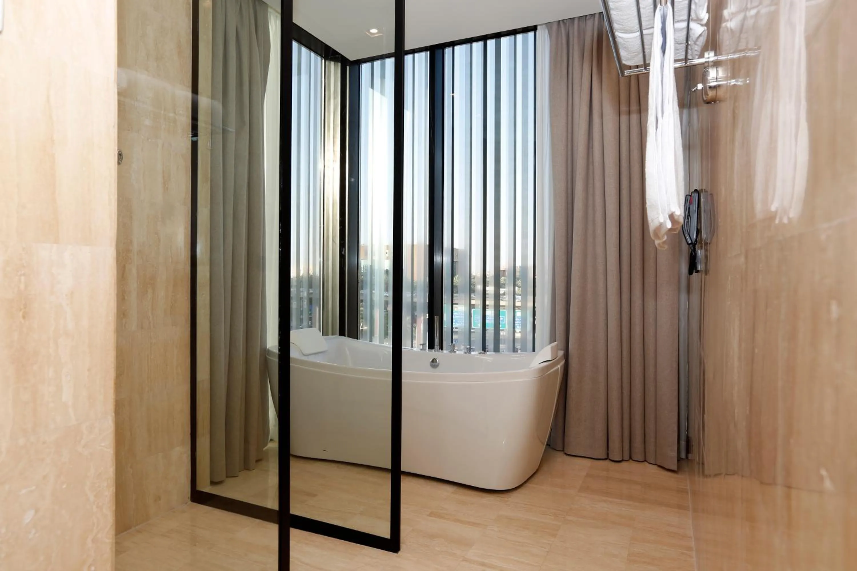 Bathroom, Bed in ALMA Hotel Riyadh