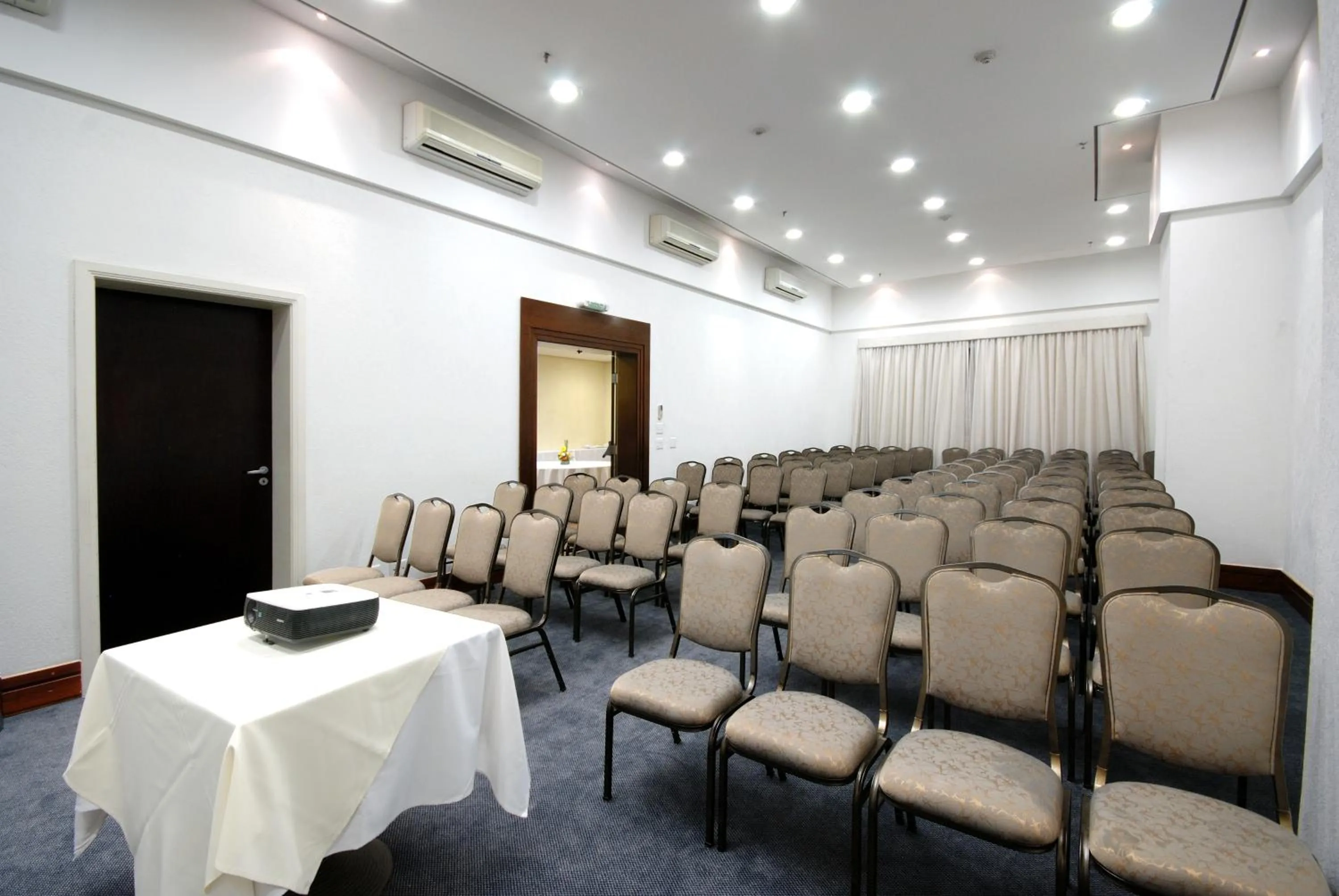 Business facilities in Luz Plaza São Paulo