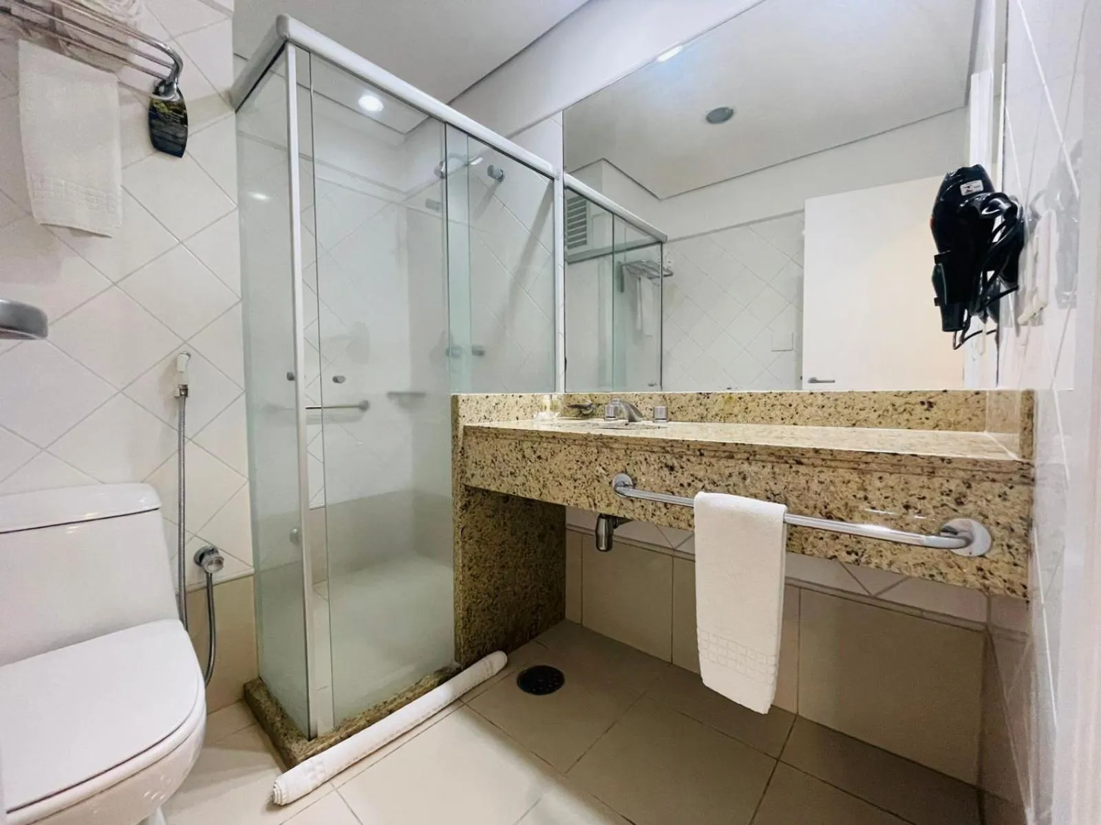 Shower in Luz Plaza São Paulo