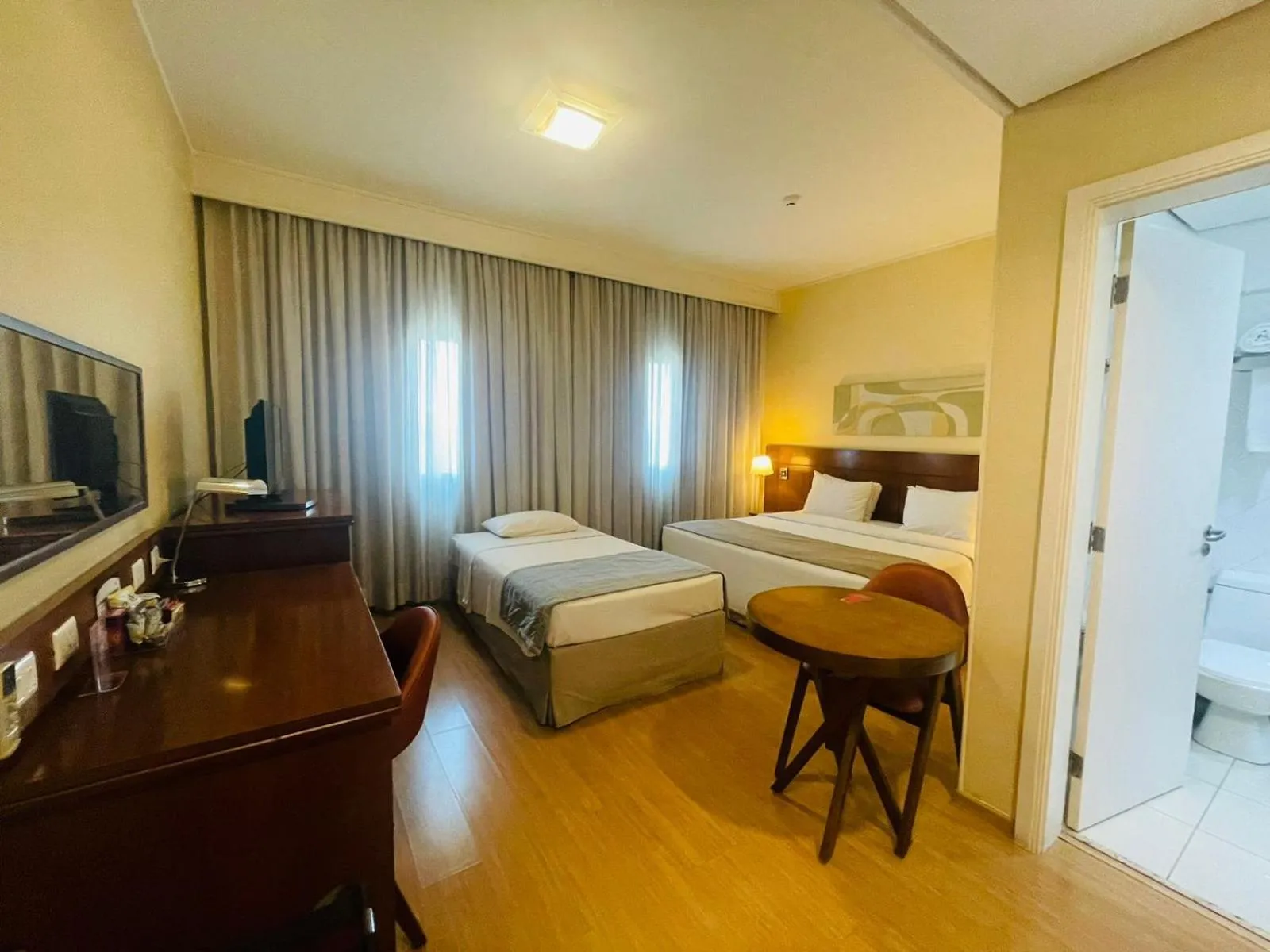 Photo of the whole room, Bed in Luz Plaza São Paulo