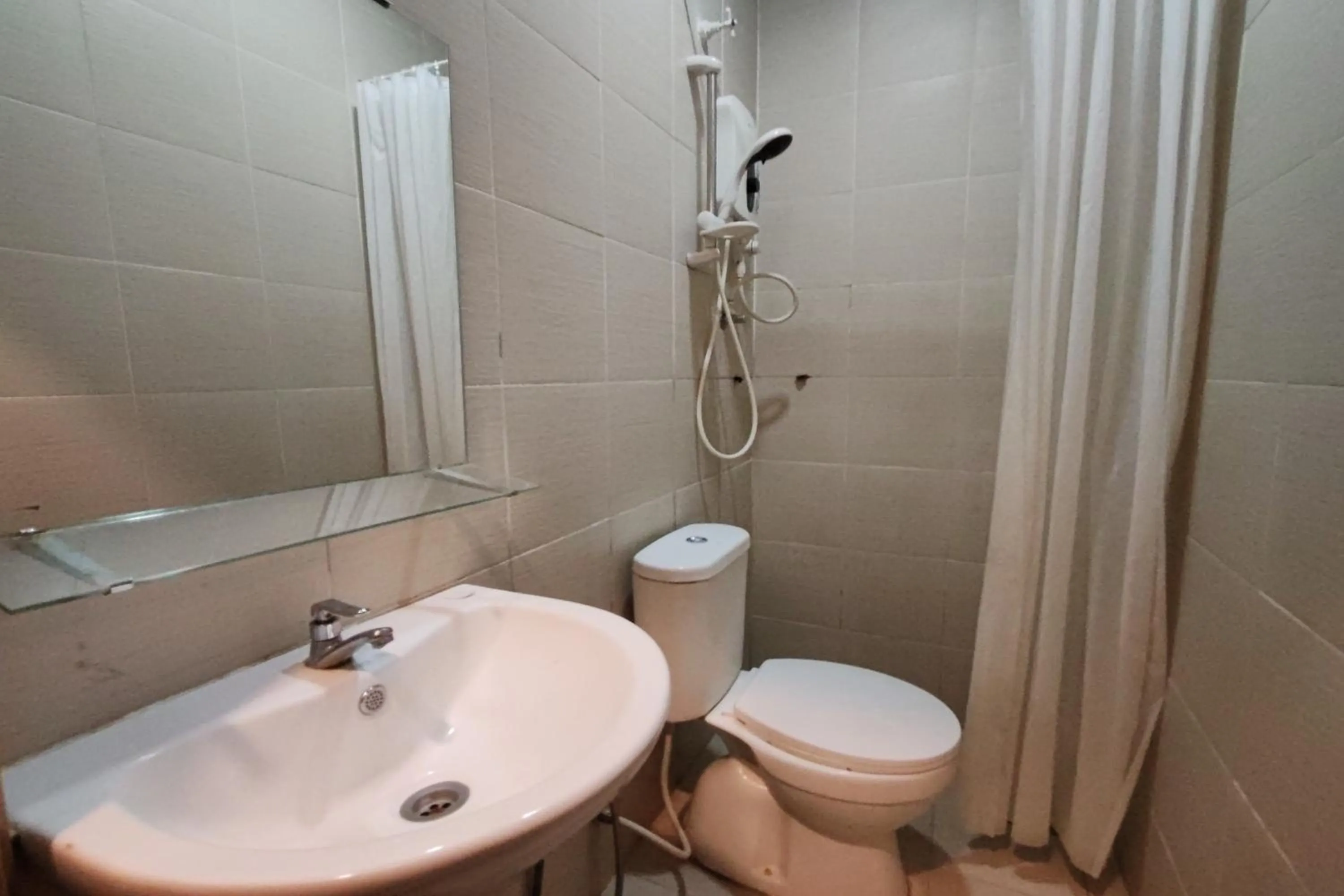 Bathroom in Maleeq Hotel Meru Ipoh