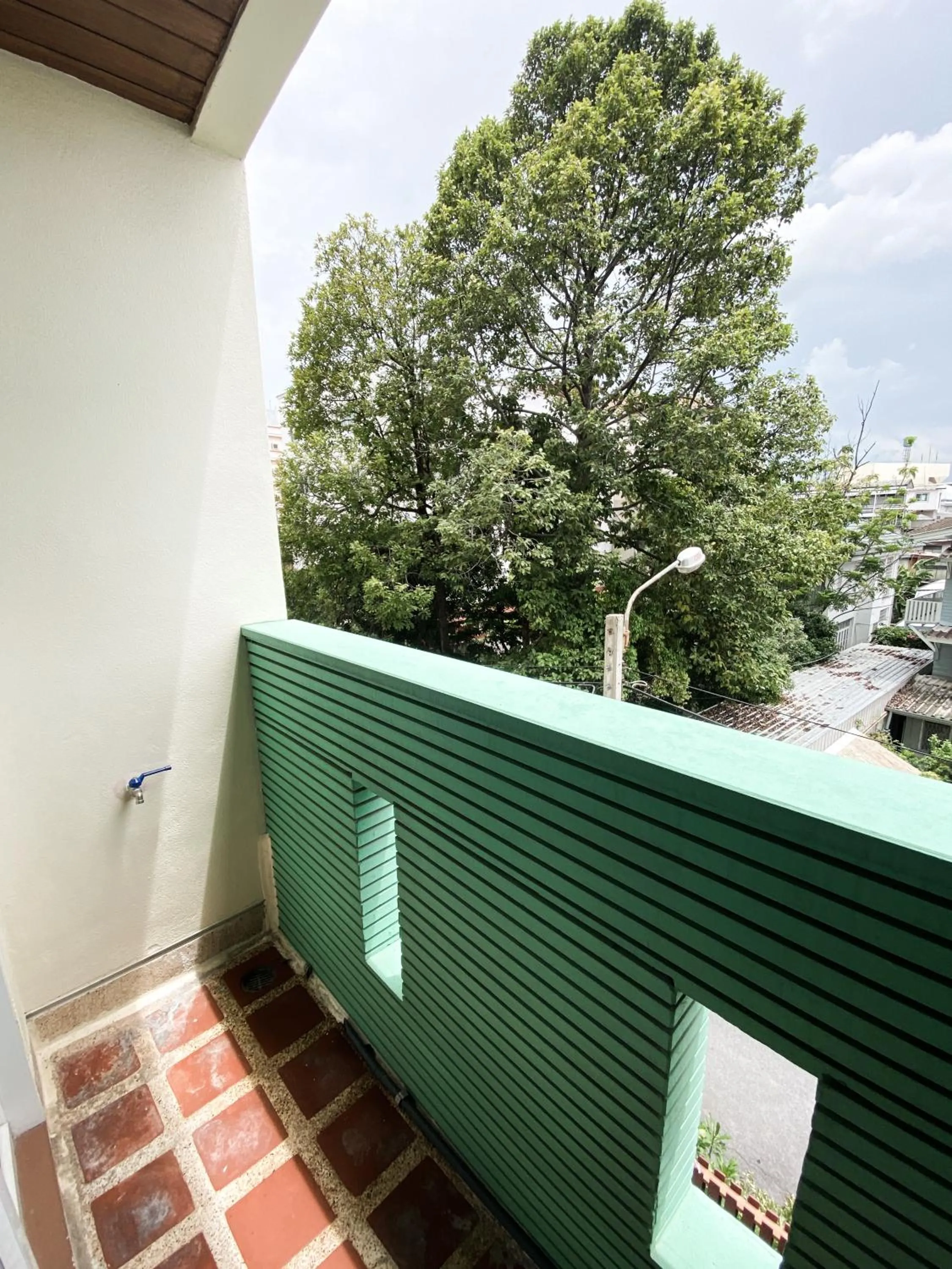 Balcony/Terrace in One Deves