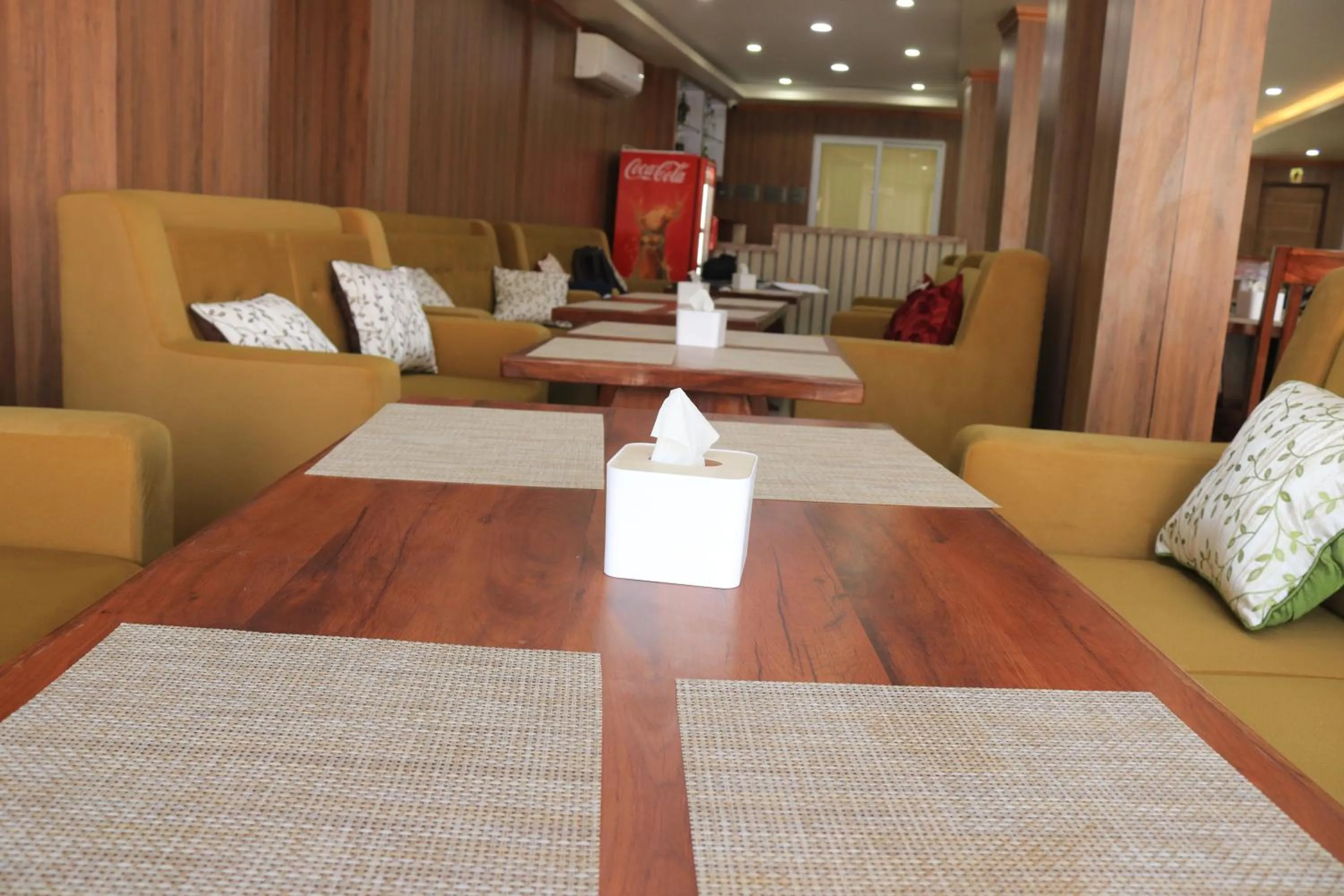 Restaurant/places to eat in Hotel Junction