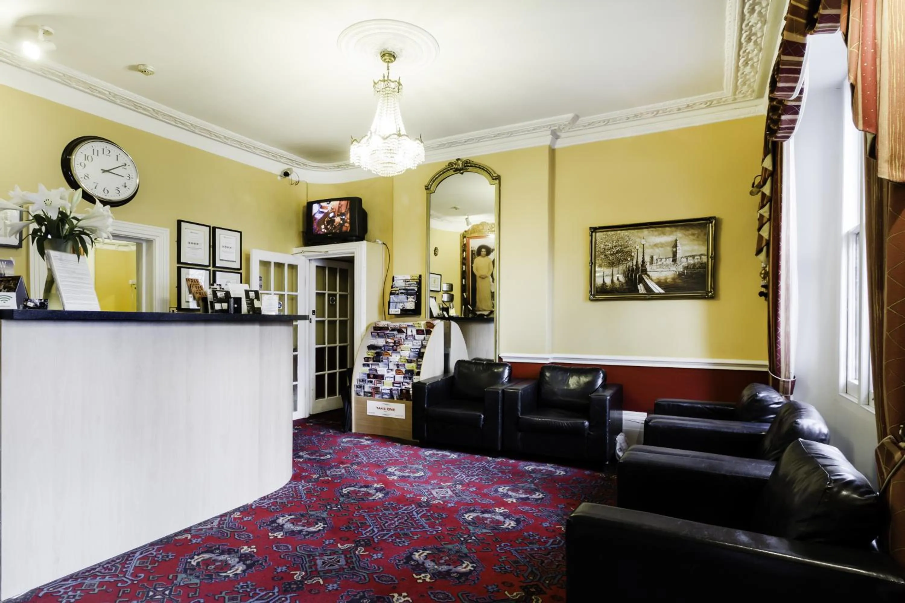 Lobby or reception in Tudor Court Hotel