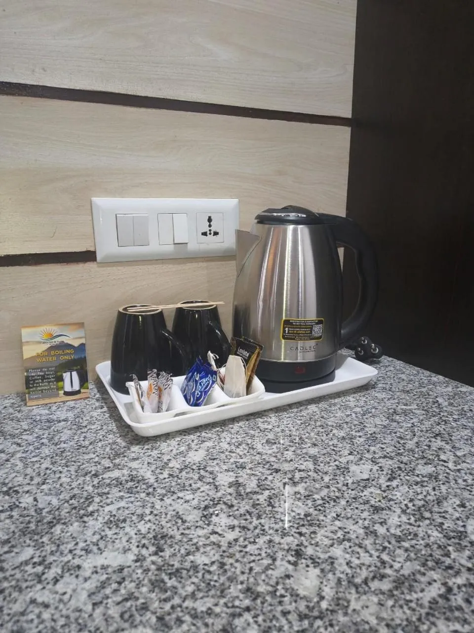 Coffee/tea facilities in Aliza Inn And Suites By SRS Hotels