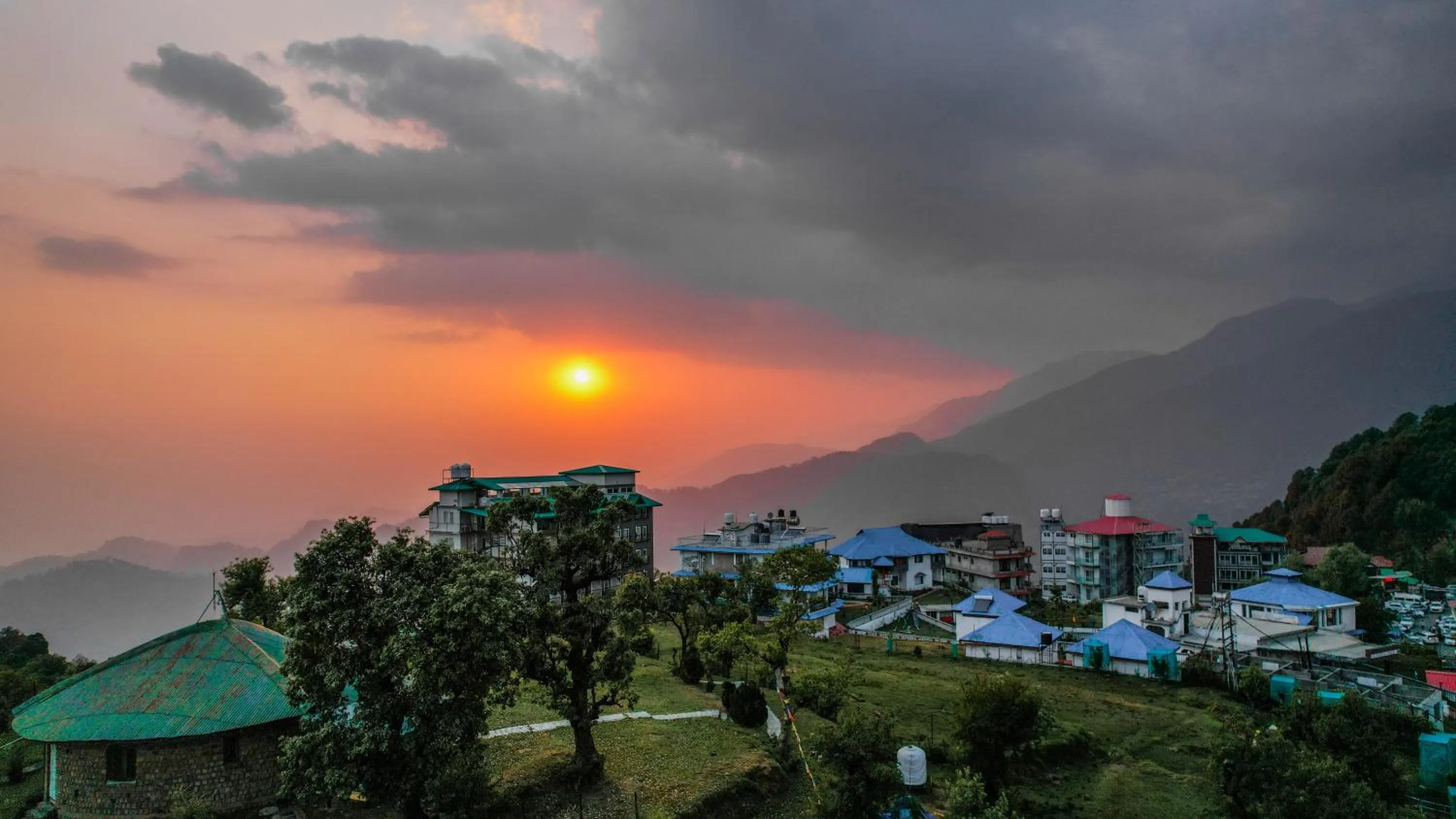 Balcony/Terrace in Aliza Inn And Suites By SRS Hotels