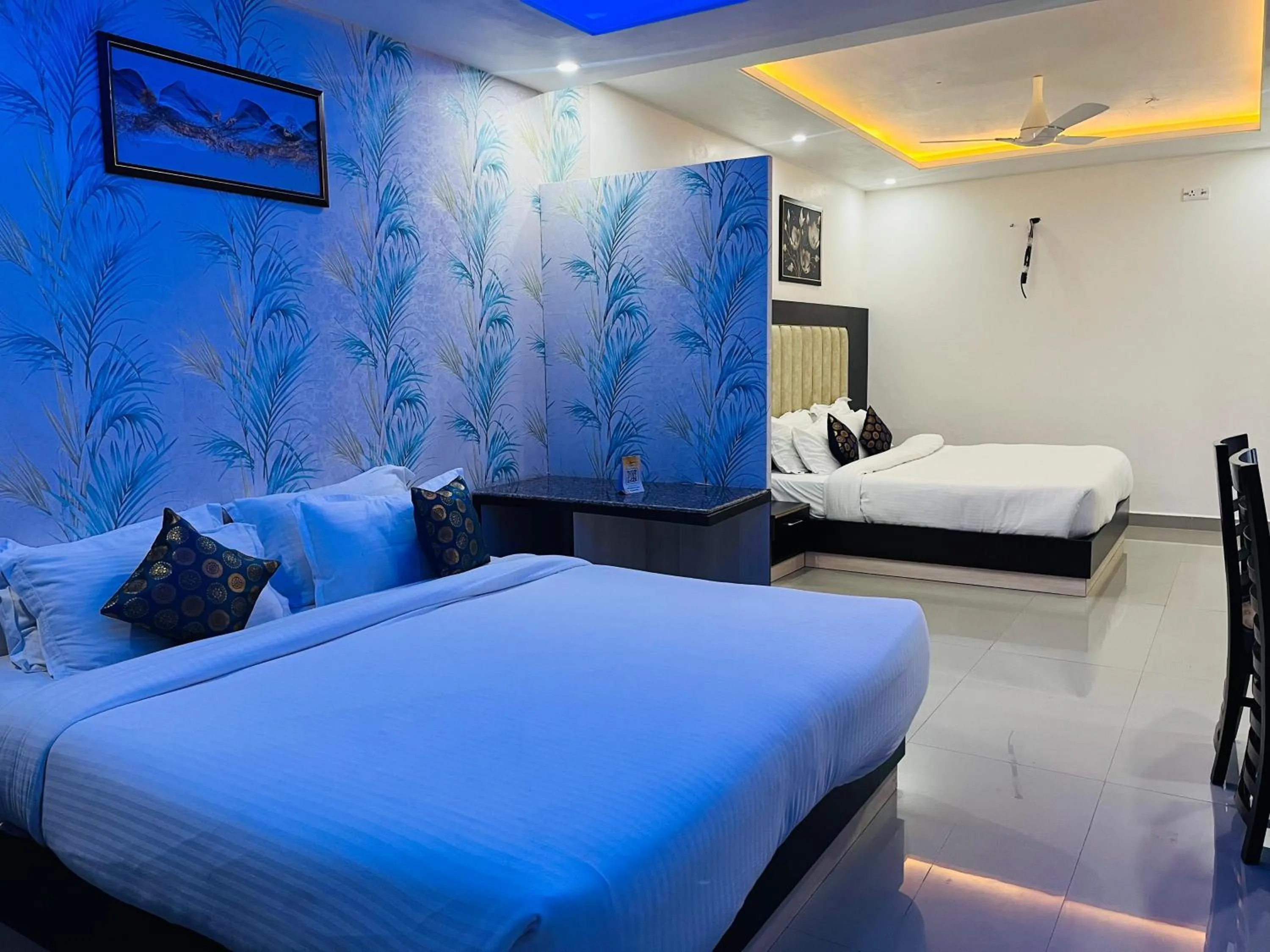 Bed in Aliza Inn And Suites By SRS Hotels