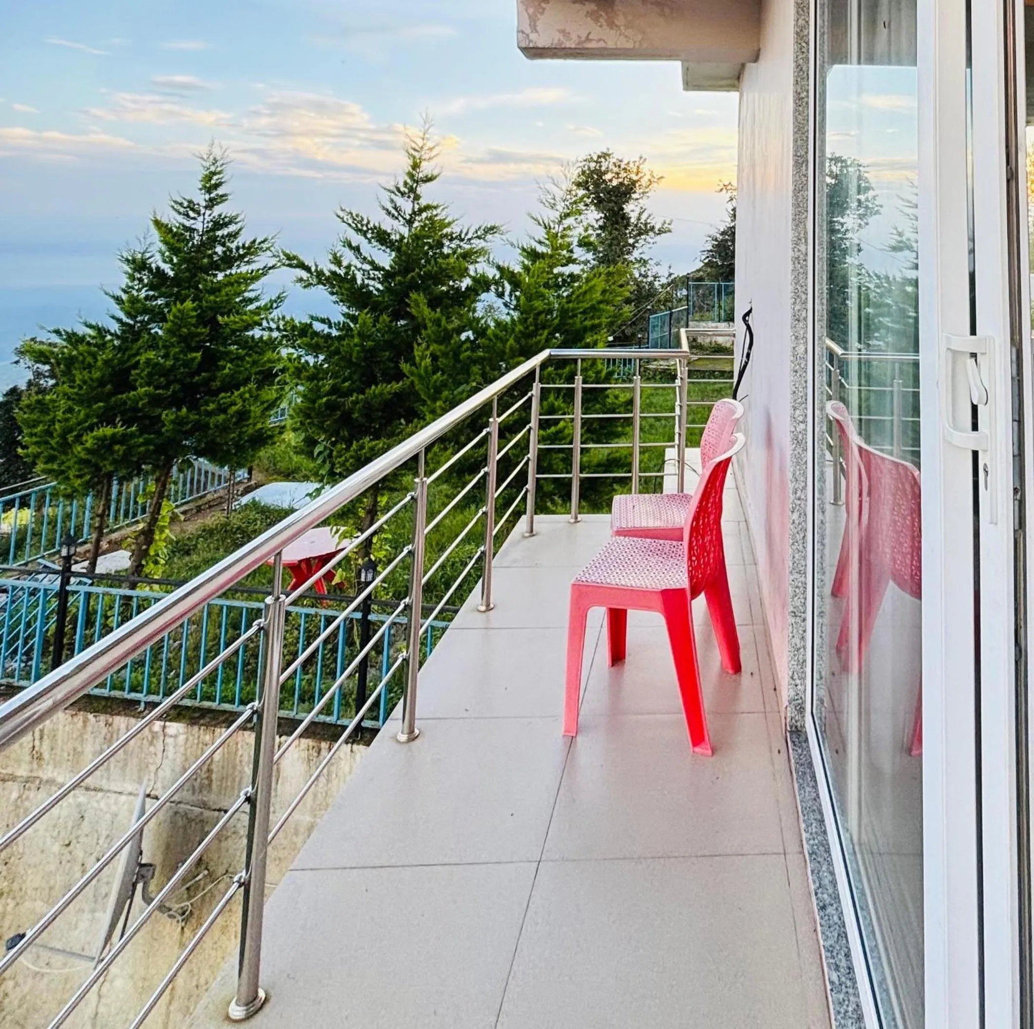 Balcony/Terrace in Aliza Inn And Suites By SRS Hotels