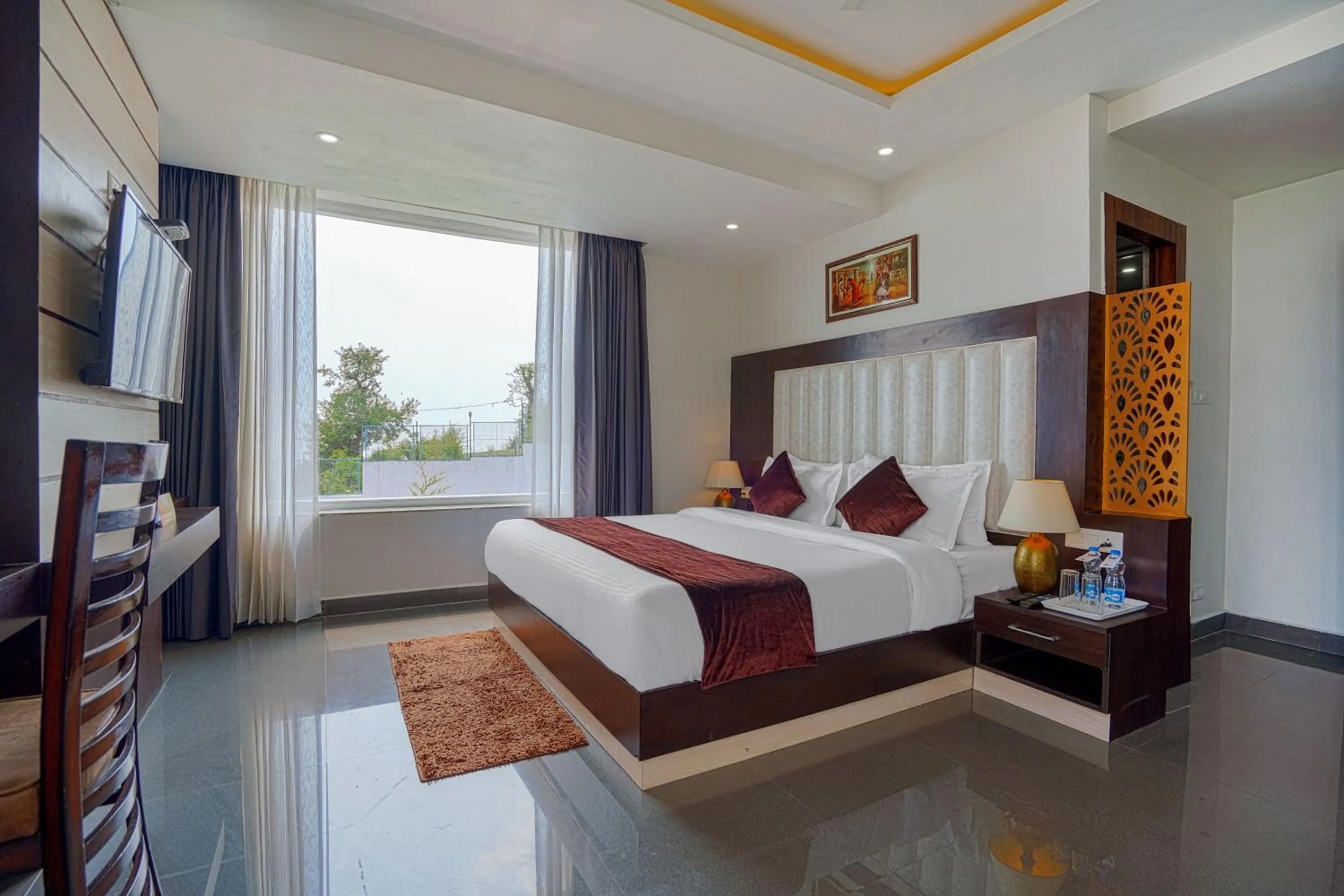 Photo of the whole room, Bed in Aliza Inn And Suites By SRS Hotels