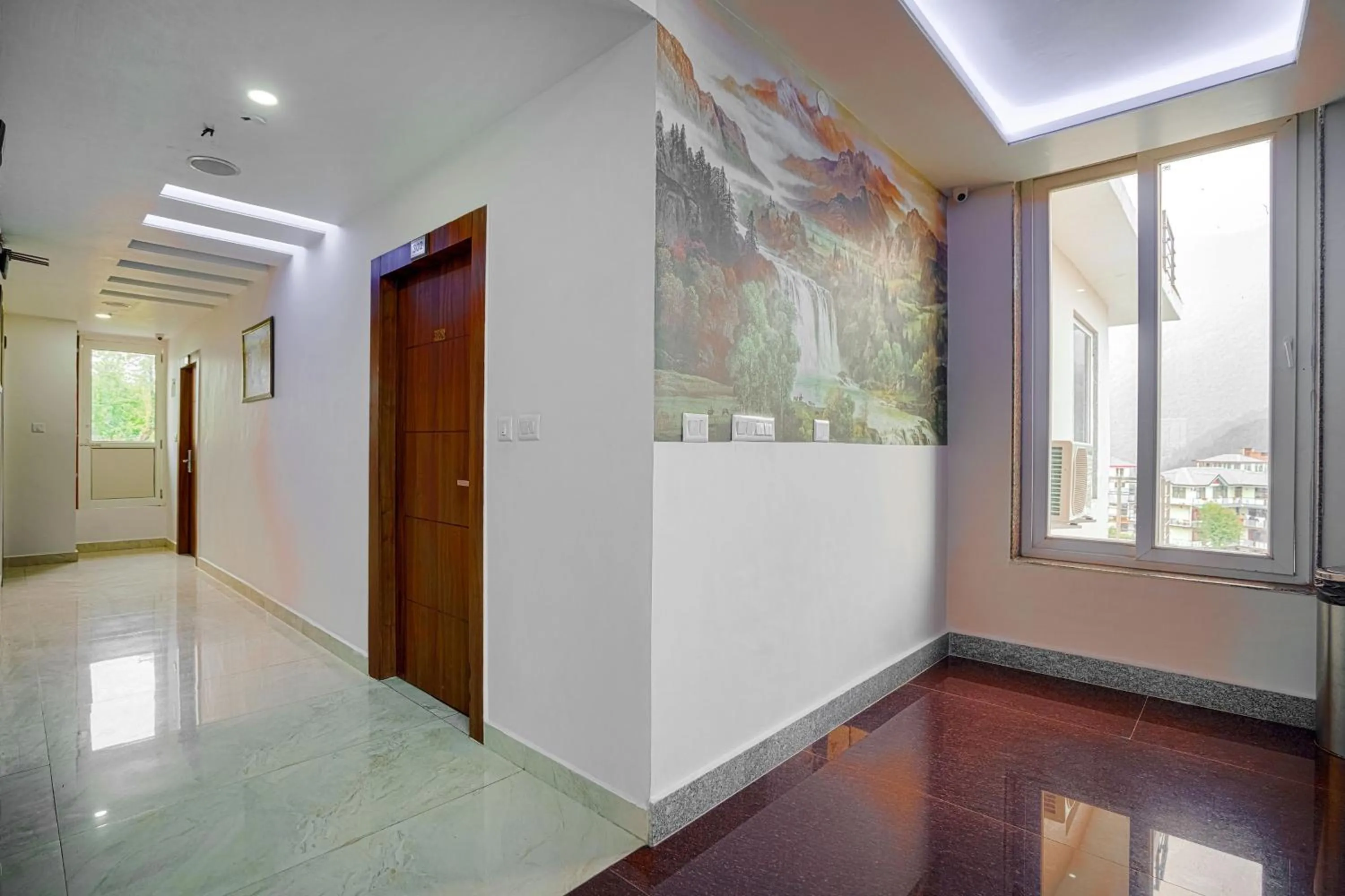 Lobby or reception in Aliza Inn And Suites By SRS Hotels