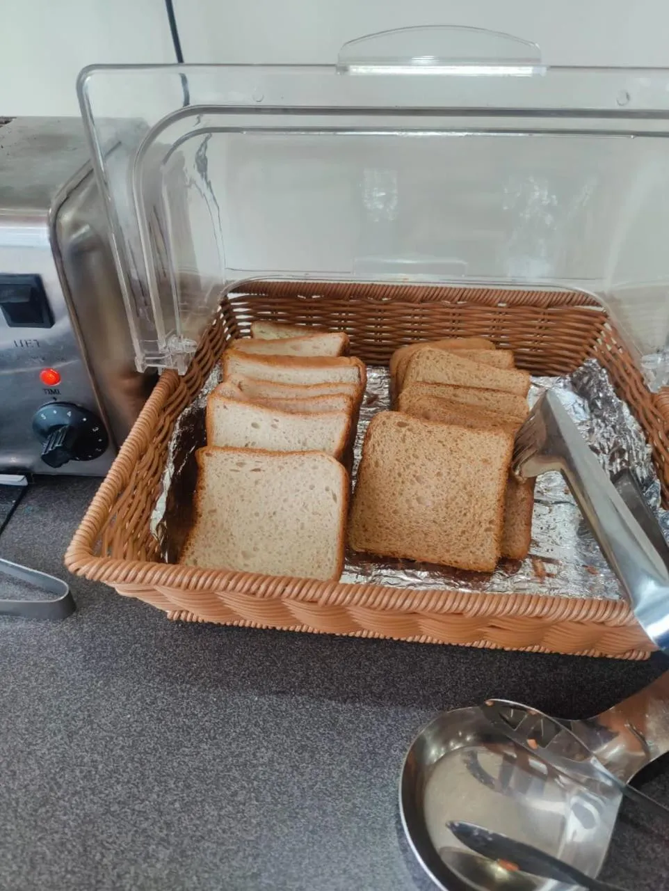 Food in Aliza Inn And Suites By SRS Hotels