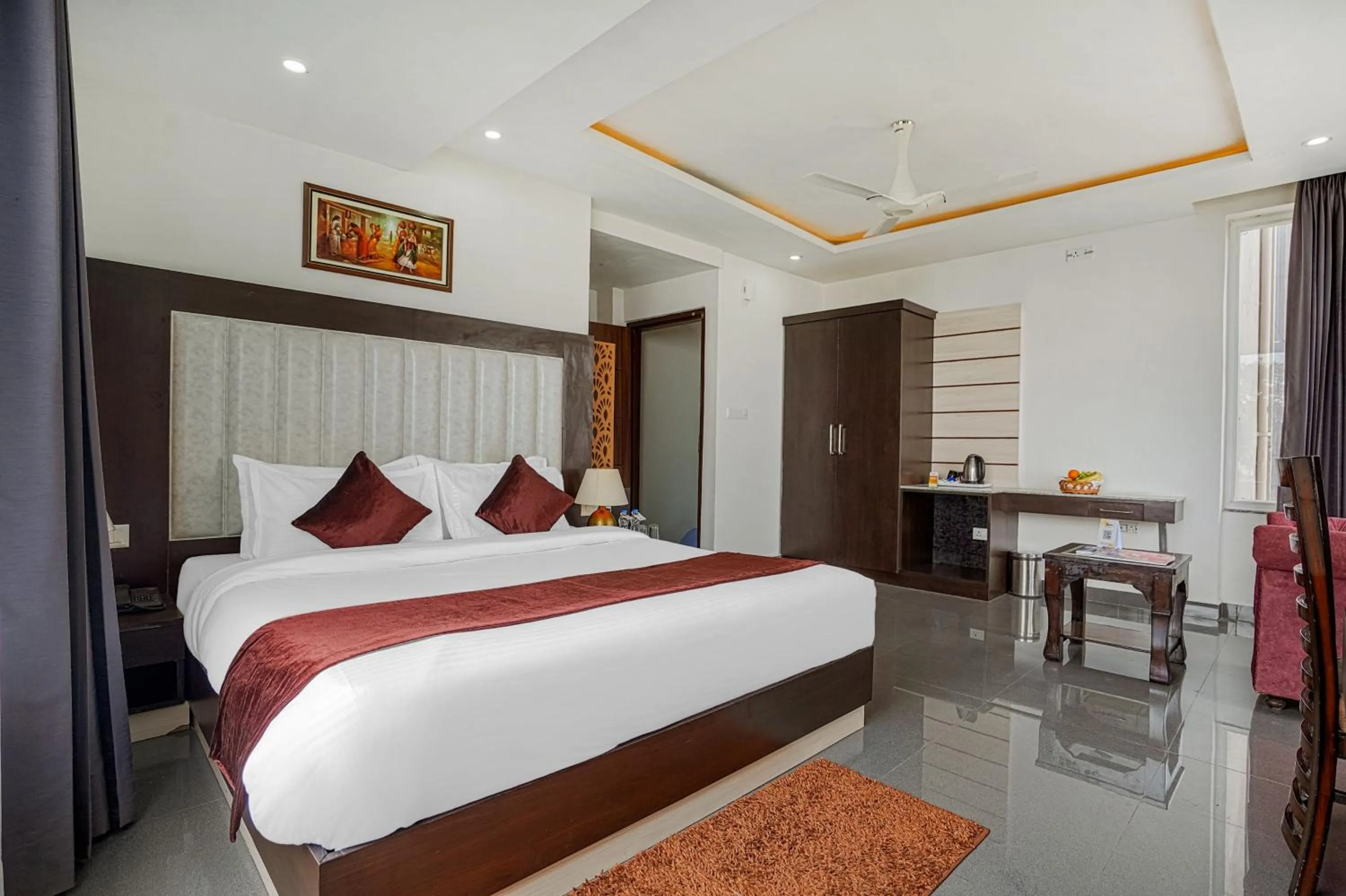 Photo of the whole room, Bed in Aliza Inn And Suites By SRS Hotels