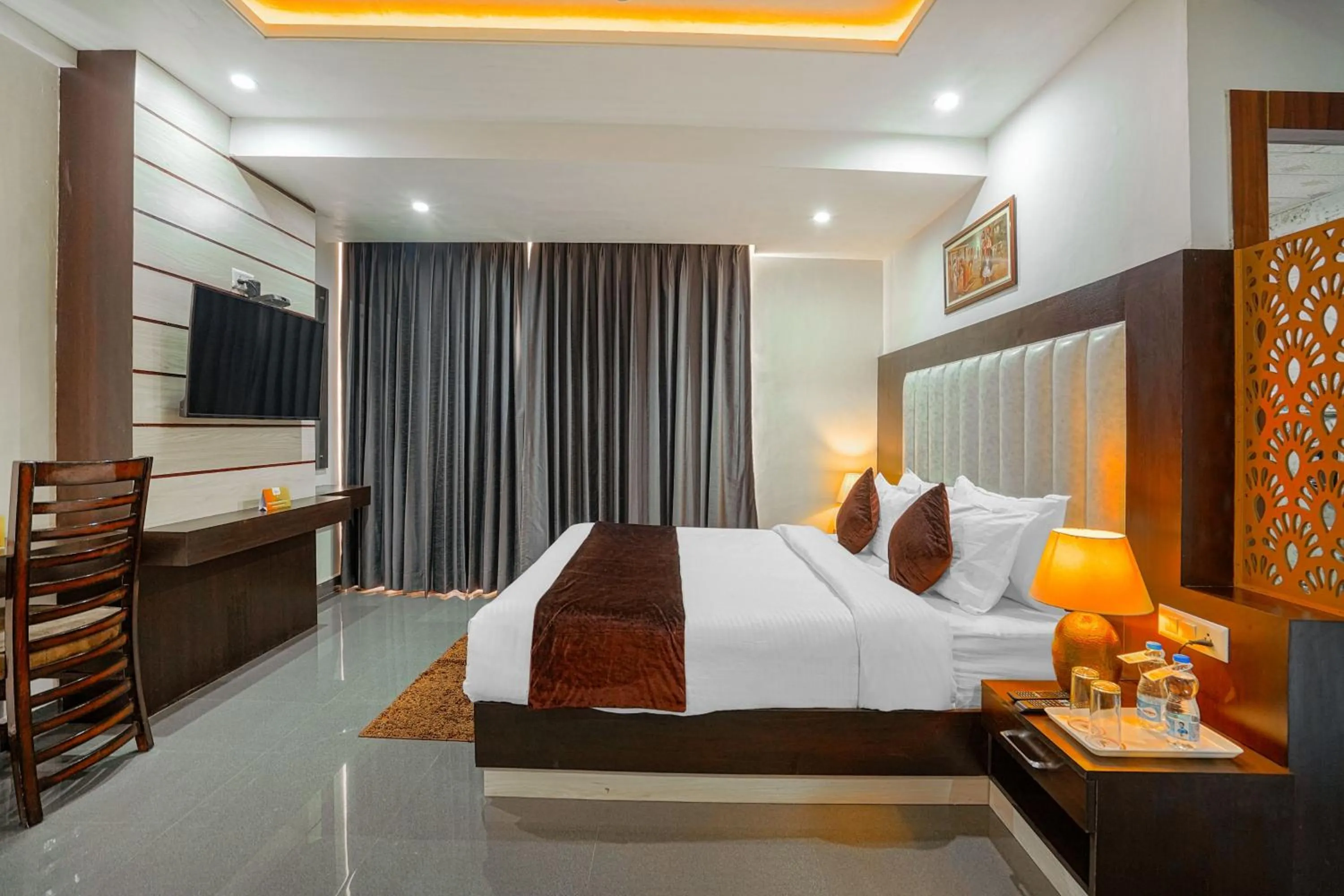 Bed in Aliza Inn And Suites By SRS Hotels