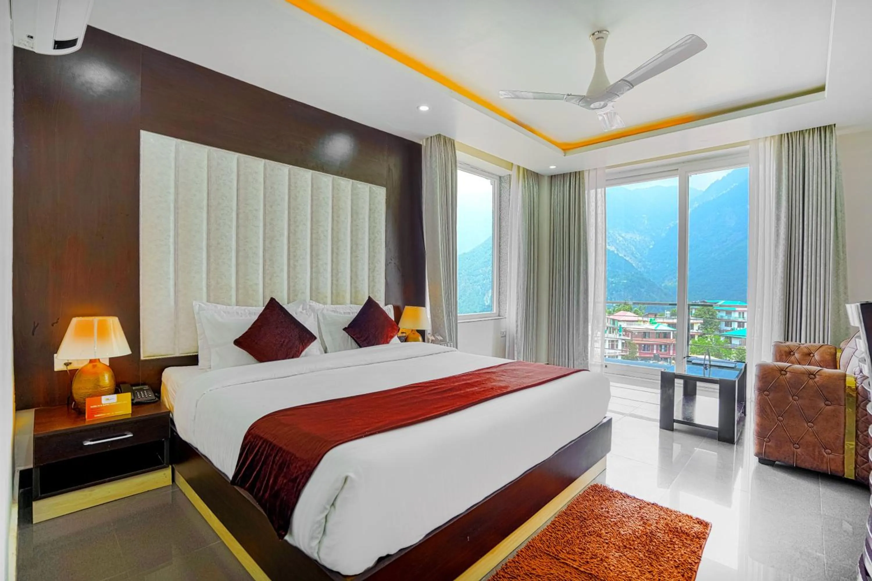 Bed in Aliza Inn And Suites By SRS Hotels