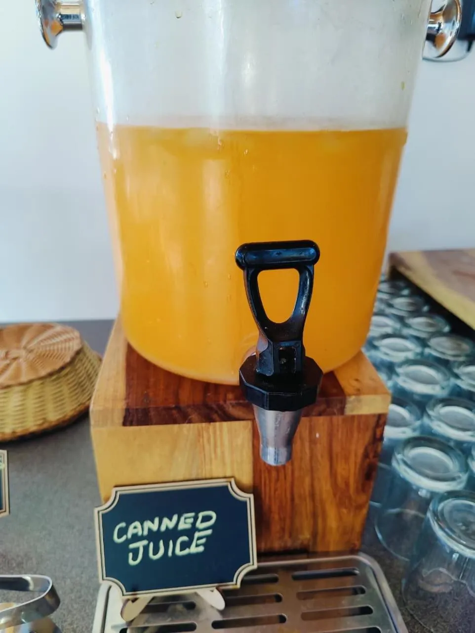 Food in Aliza Inn And Suites By SRS Hotels