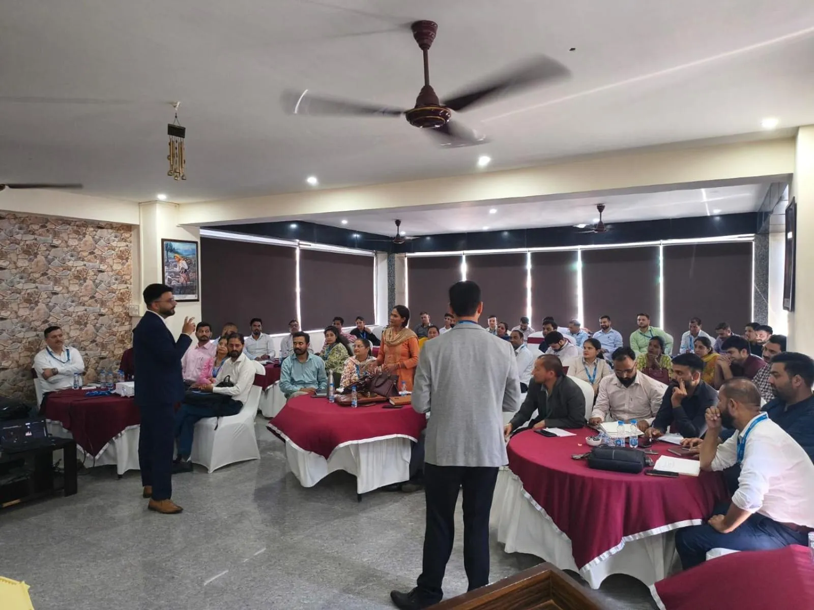 Meeting/conference room in Aliza Inn And Suites By SRS Hotels