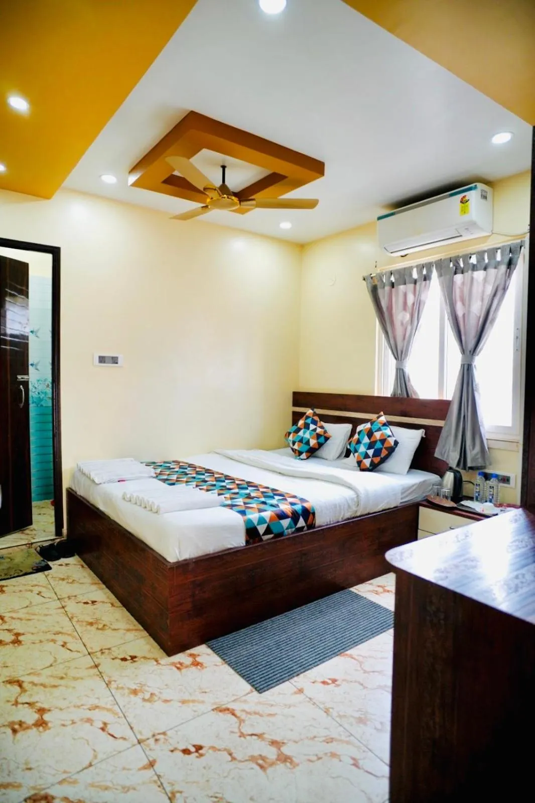 Bed in HOTEL KANAN INN