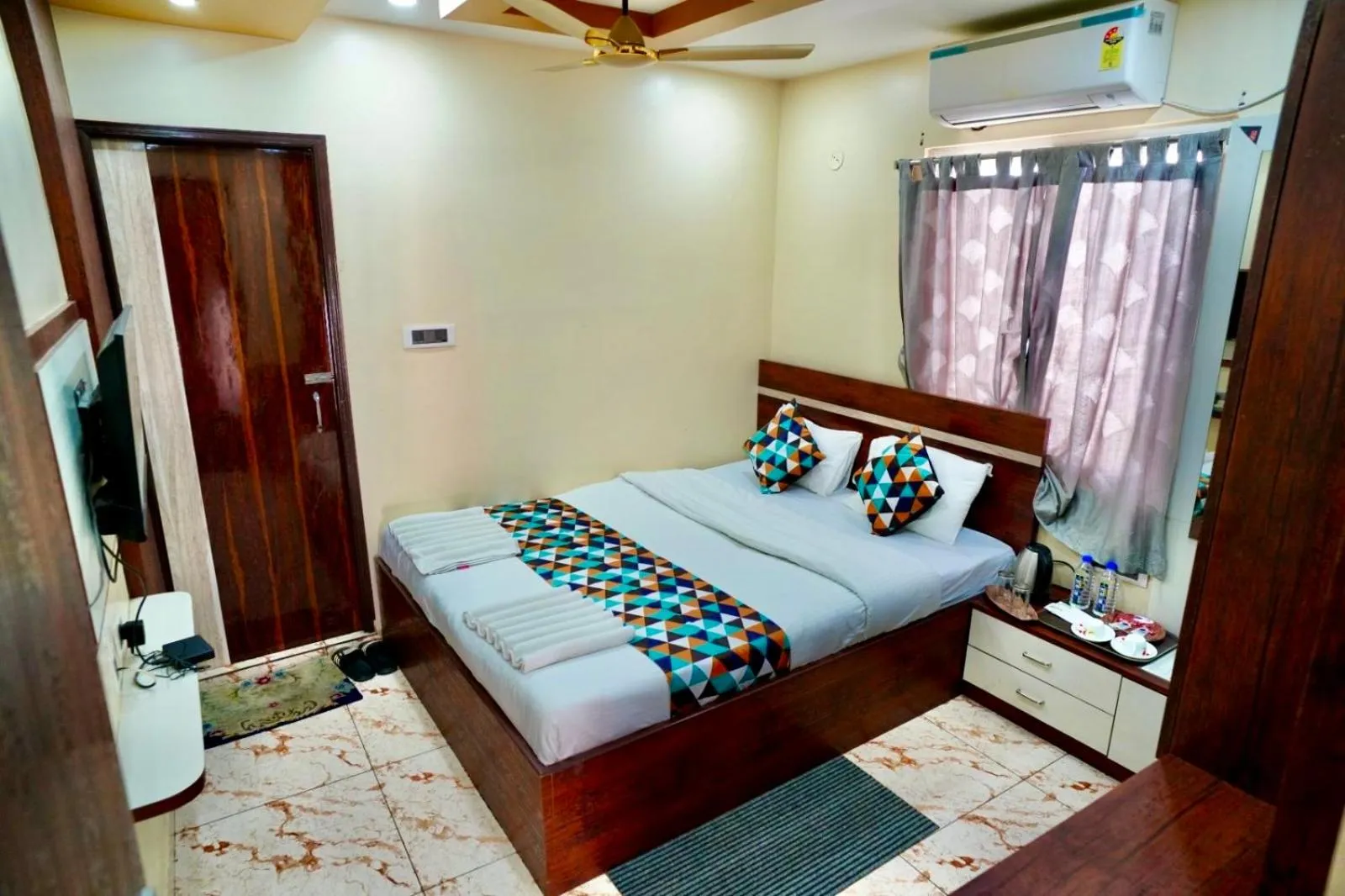 Bed in HOTEL KANAN INN