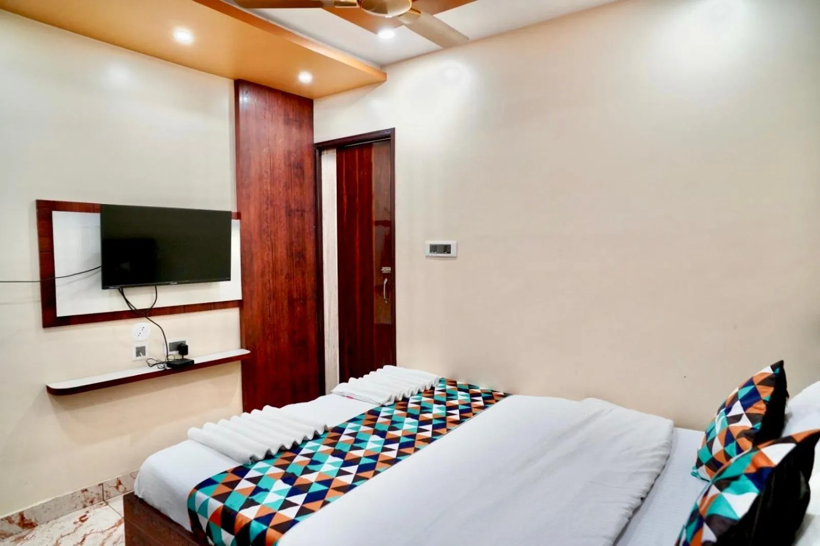 Bed in HOTEL KANAN INN