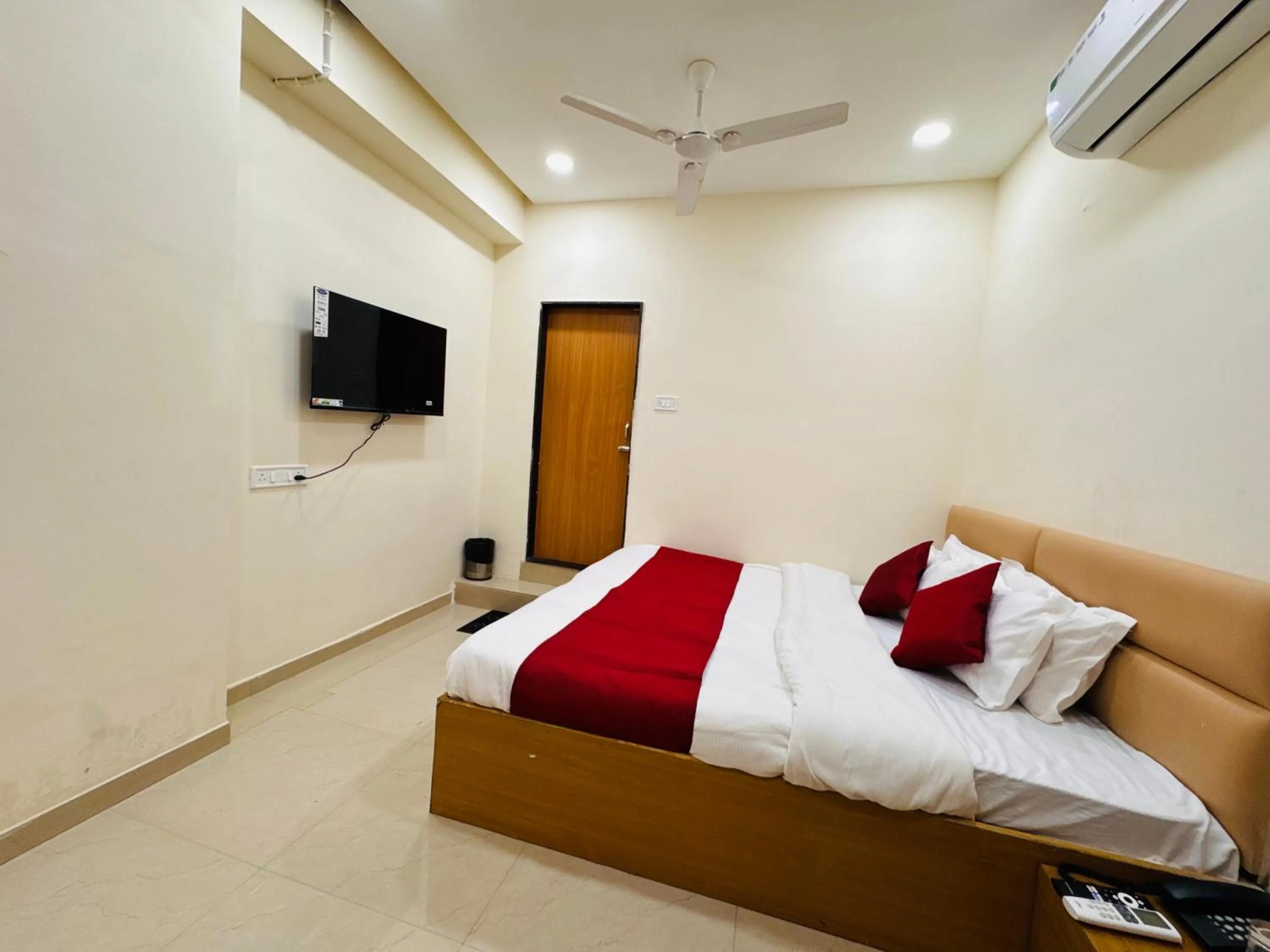 Bed in Hotel Shivlok